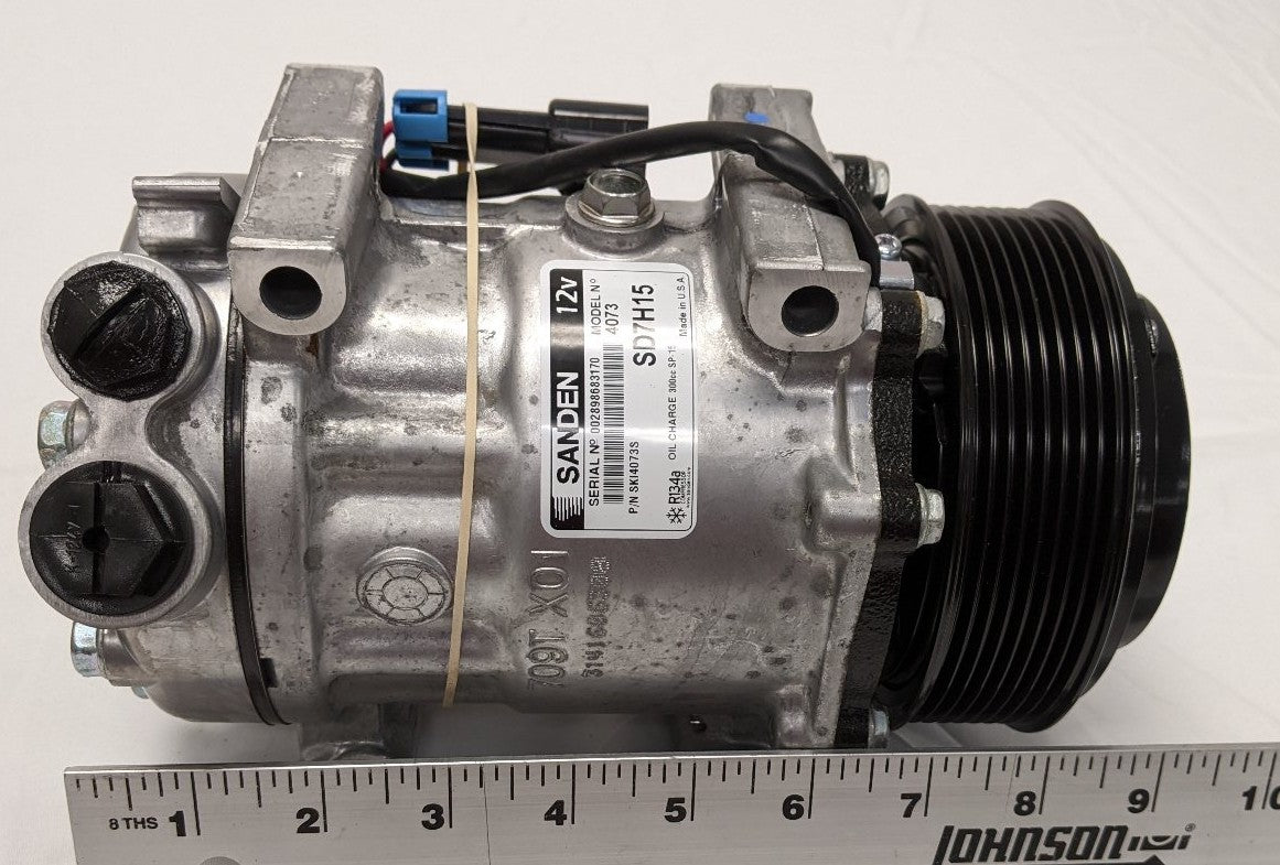 アクリン/A1268-3/A1361-5/ Freightliner A/C Compressor R134a 8-Groove Pad Mount | SKI 4073S