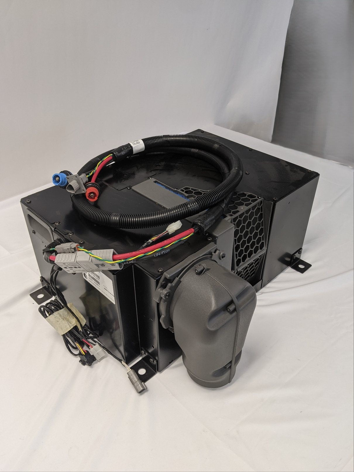 New Freightliner Self-Powered Heating And Cooling HVAC System -P/N A22-71964-002