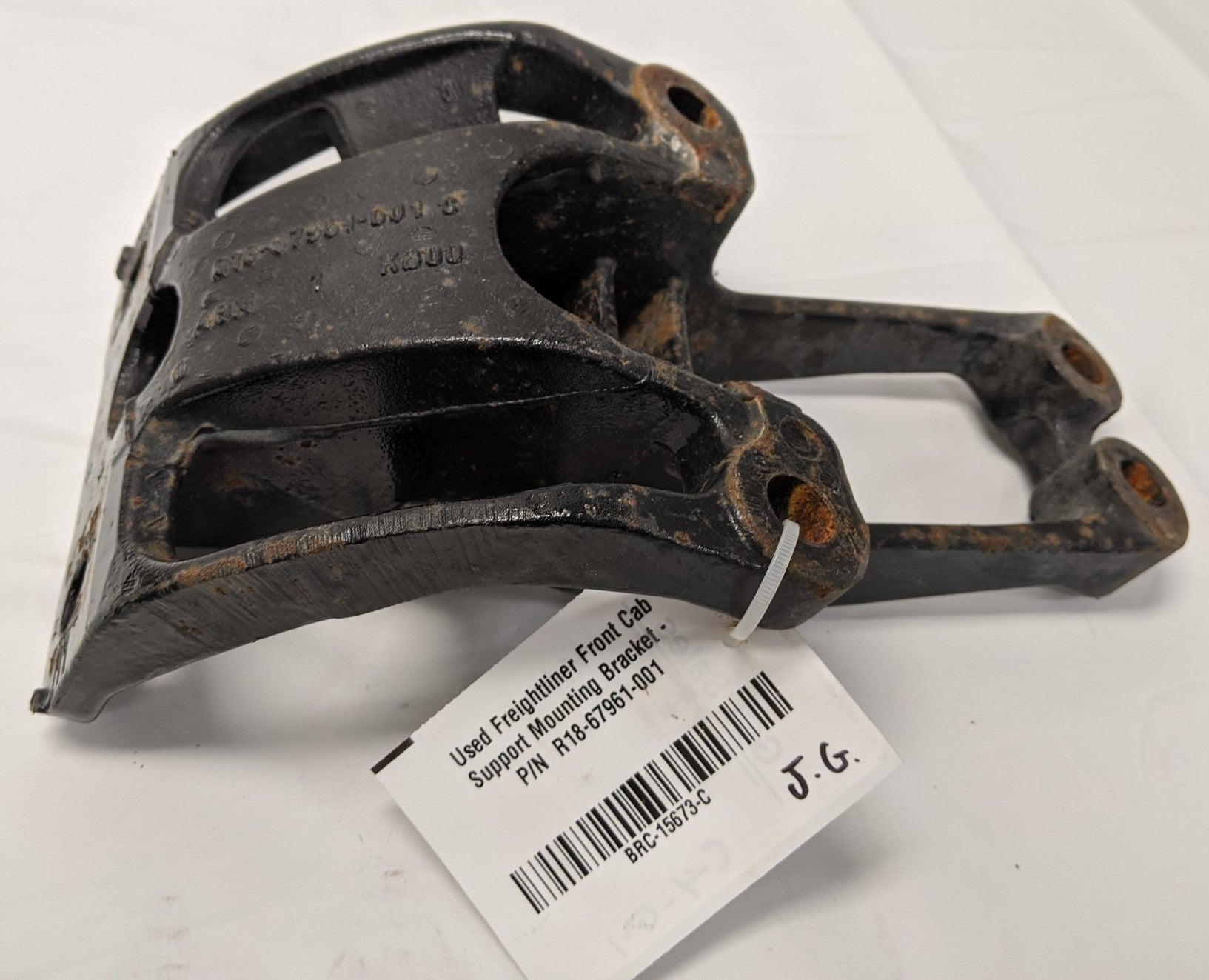 Used FTL Cascadia P4 Front Cab Support Mounting Bracket - P/N R18-67961-001