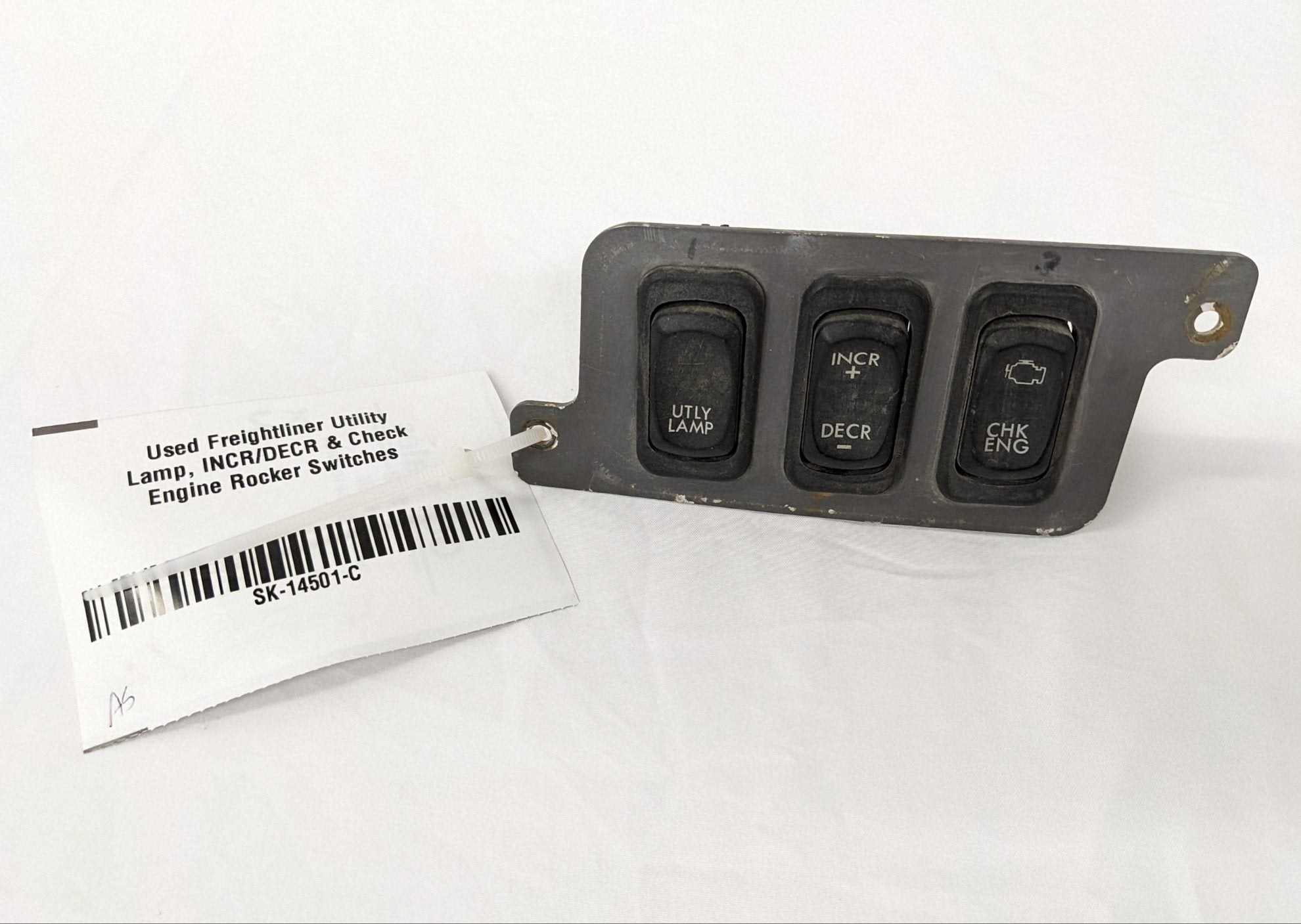 Used Freightliner Utility Lamp, INCR/DECR & Check Engine Rocker Switches (10171398095164)