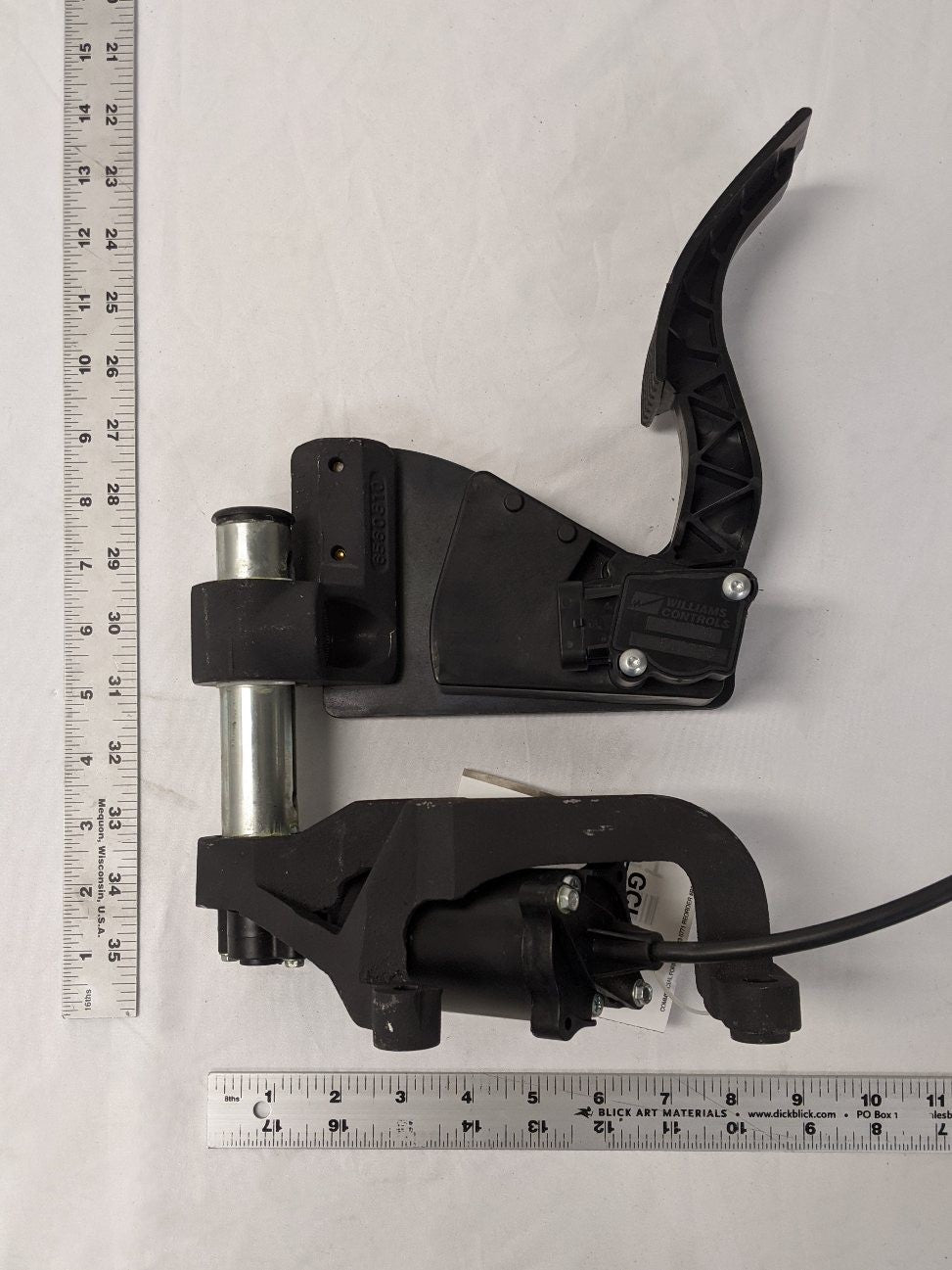 Freightliner Accelerator ADJ Pedal Assy - P/N  A01-34001-000