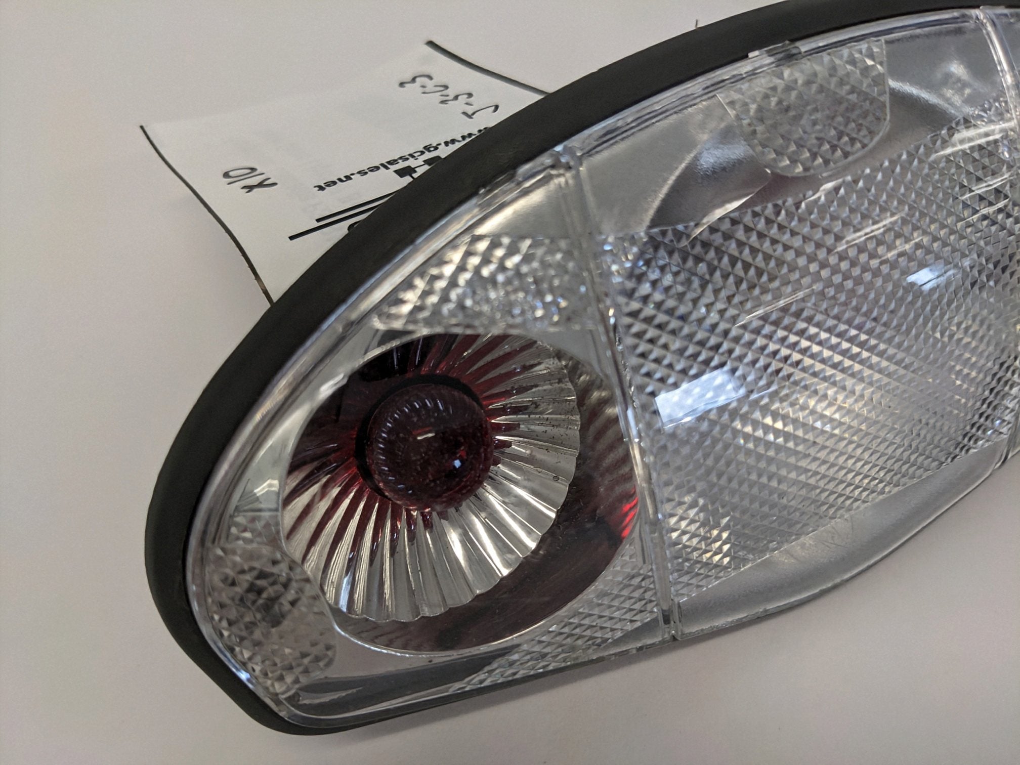 Freightliner Cascadia P3 RH Upper Dome Light w/ Bulbs - P/N 22-60997-001 (3939578773590)