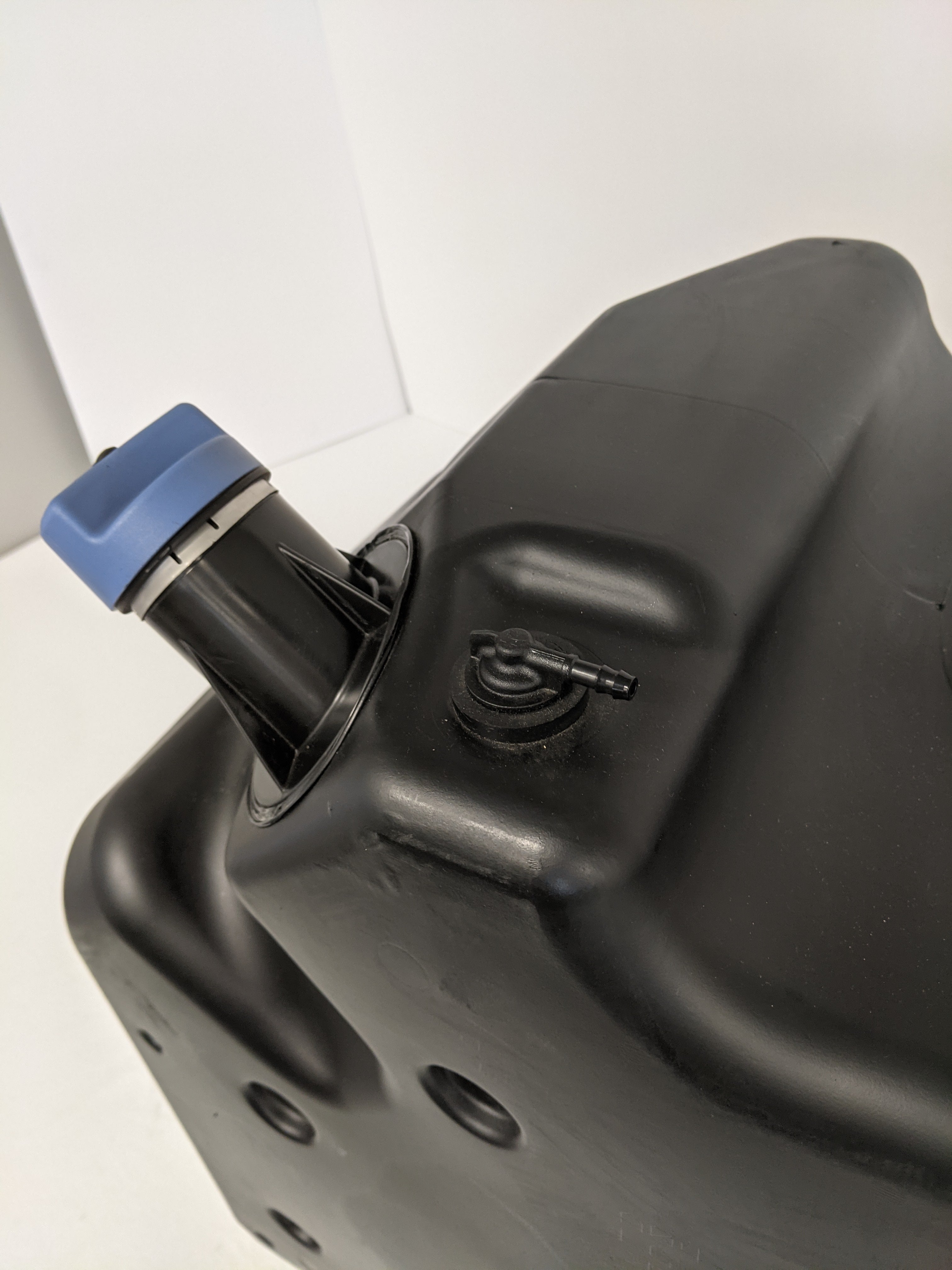 Freightliner 23 Gallon RH Straight Fill DEF Tank - P/N A04-35191-012 (9971766133052)