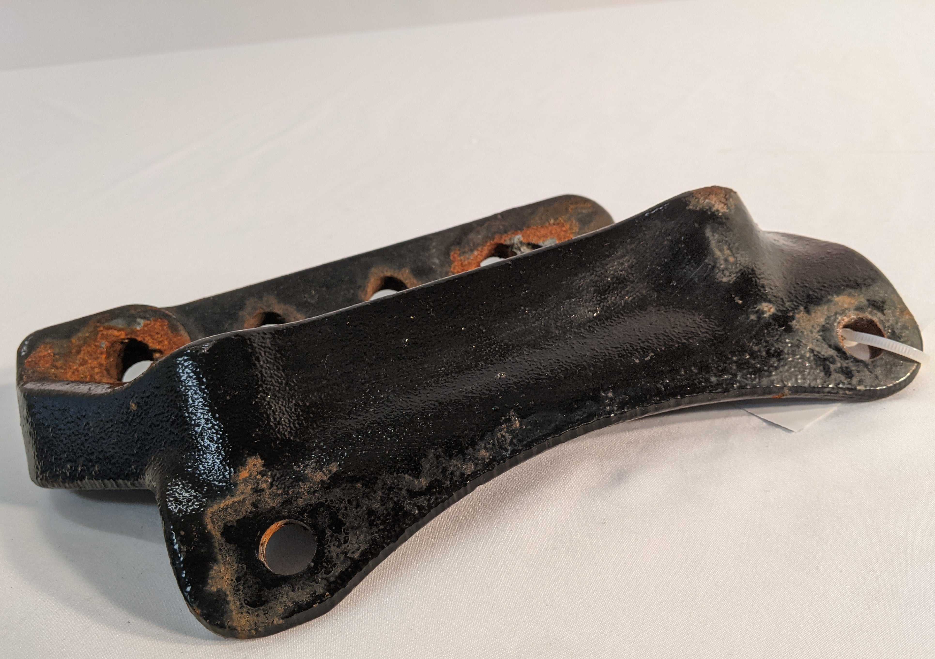 Used Freightliner Cascadia P3 DEF Tank Rear Support Bracket - P/N 04-26884-001 (10075599470908)