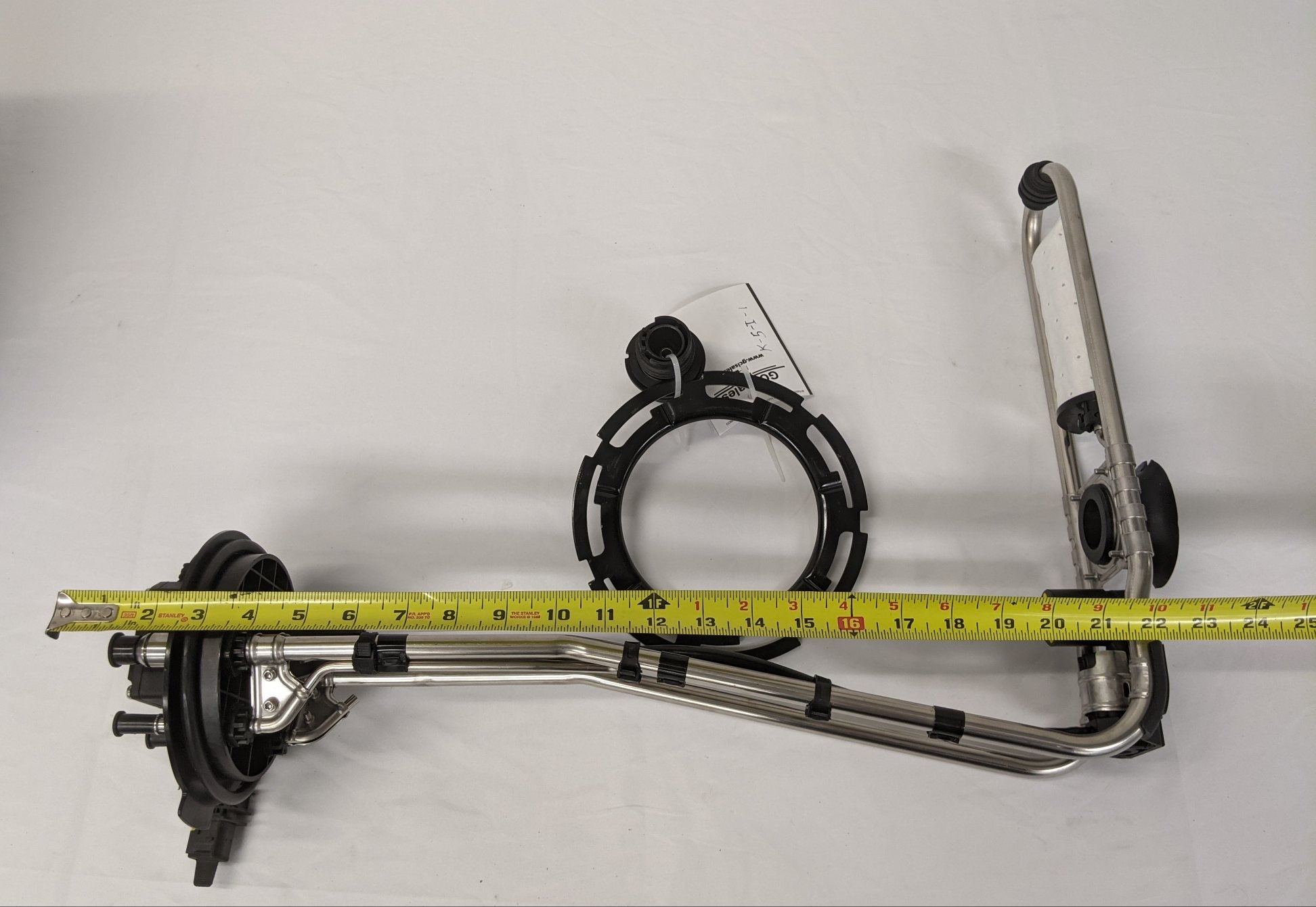 New Freightliner 13 Gal. DEF Tank P/N: 04-33149-000 & Header P/N 04-35959-000 (10116920017212)
