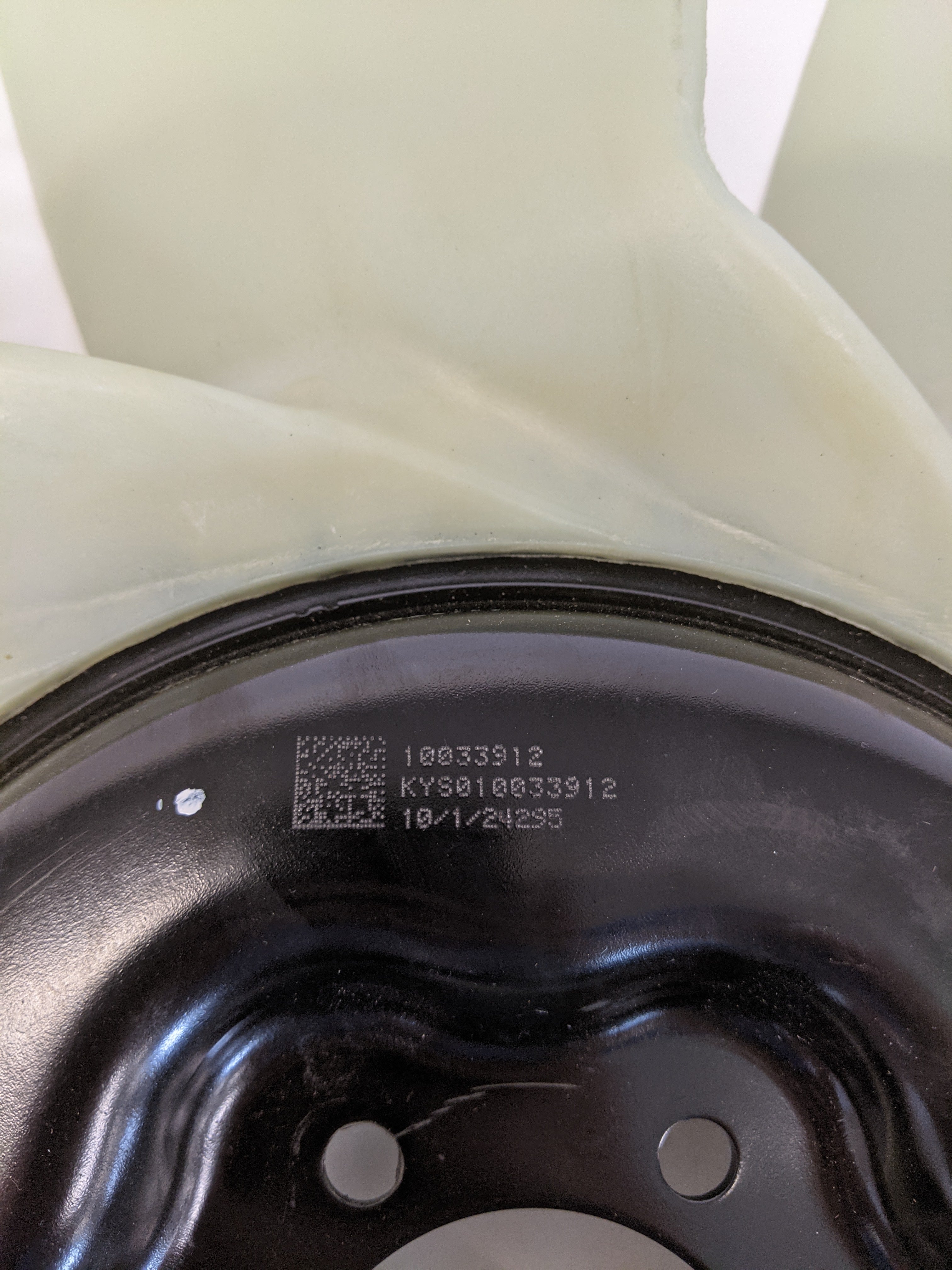 Kysor XMD9 9 Blade 27" Dia. 2.56" Pilot Engine Cooling Fan - P/N KYS 010033912 (10125585252668)