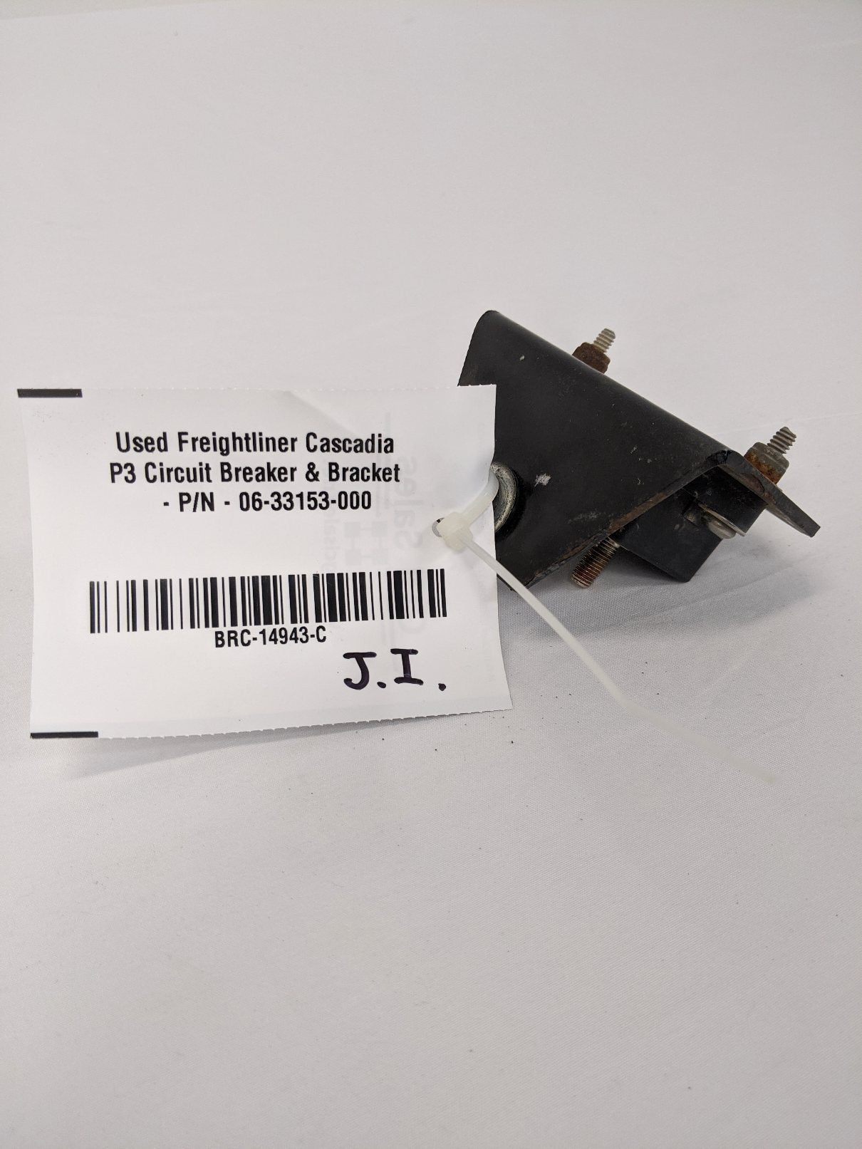 Used Freightliner Cascadia P3 Circuit Breaker & Bracket - P/N 06-33153-000