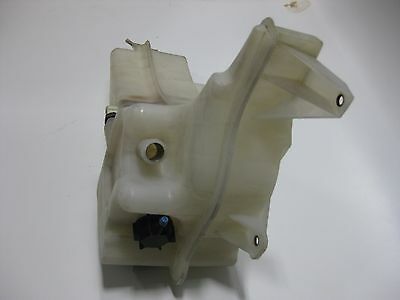 Freightliner Columbia Surge Tank w/ Hose - P/N  05-24406-001, 05-24689-000 (3939453337686)