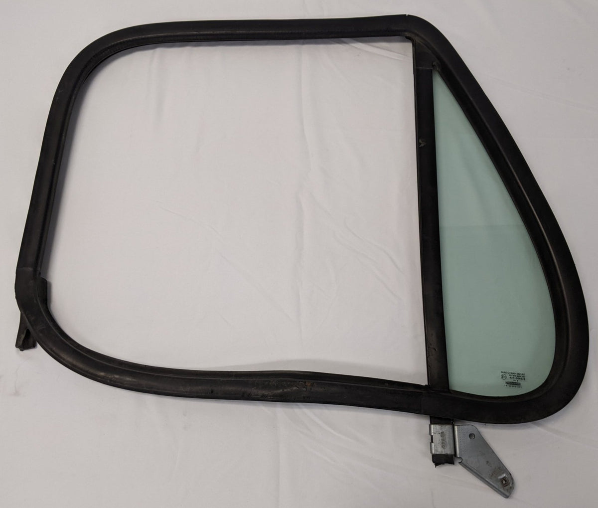 Used Freightliner Cascadia P3 RH Front Door Window w/ Seal -P/N A18-53291-001