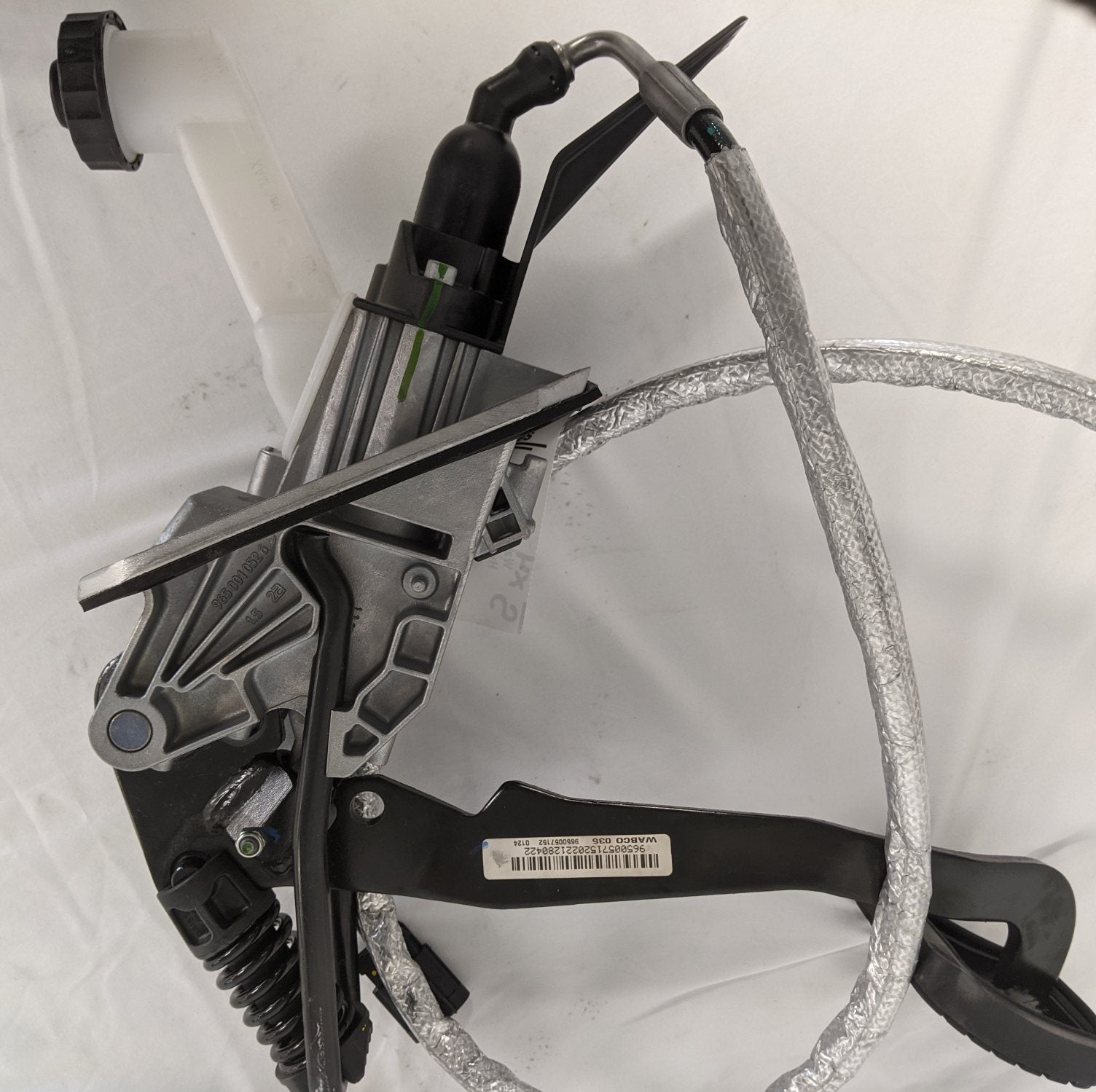 New Wabco 2.4M Nonsync Hydraulic Clutch Pedal Assembly - P/N  A02-14082-002 (10118331597116)