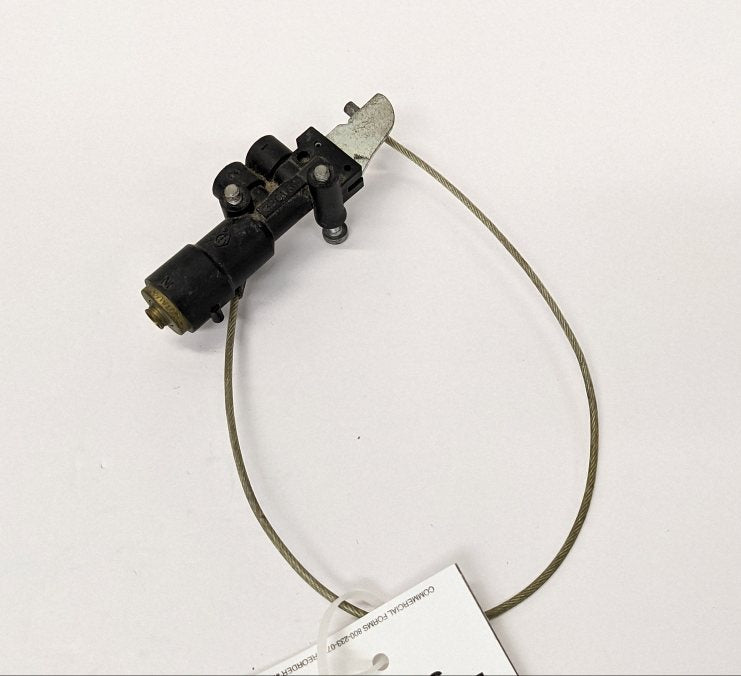 Used Freightliner Air Horn Valve - P/N 3301-30 (6700693160022)
