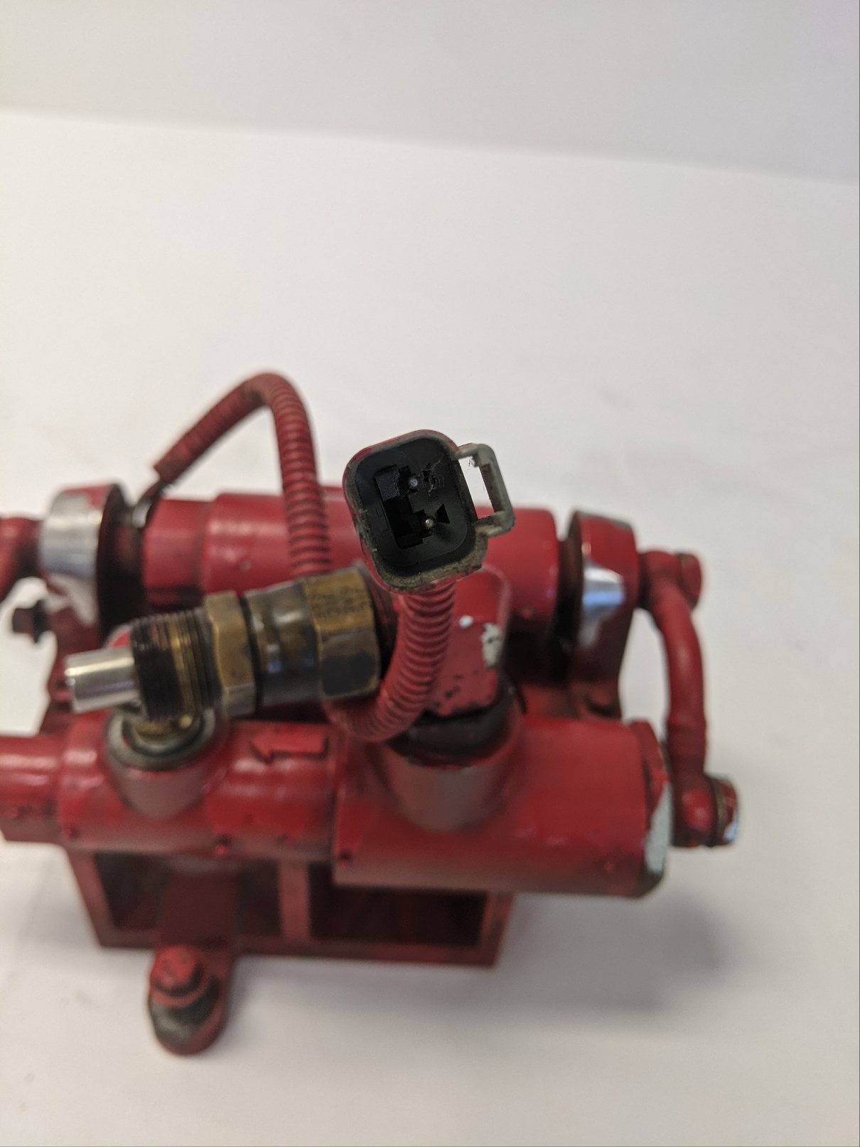 Used Cummins ISX DPF Fuel Transfer Pump & Housing - P/N 3686735