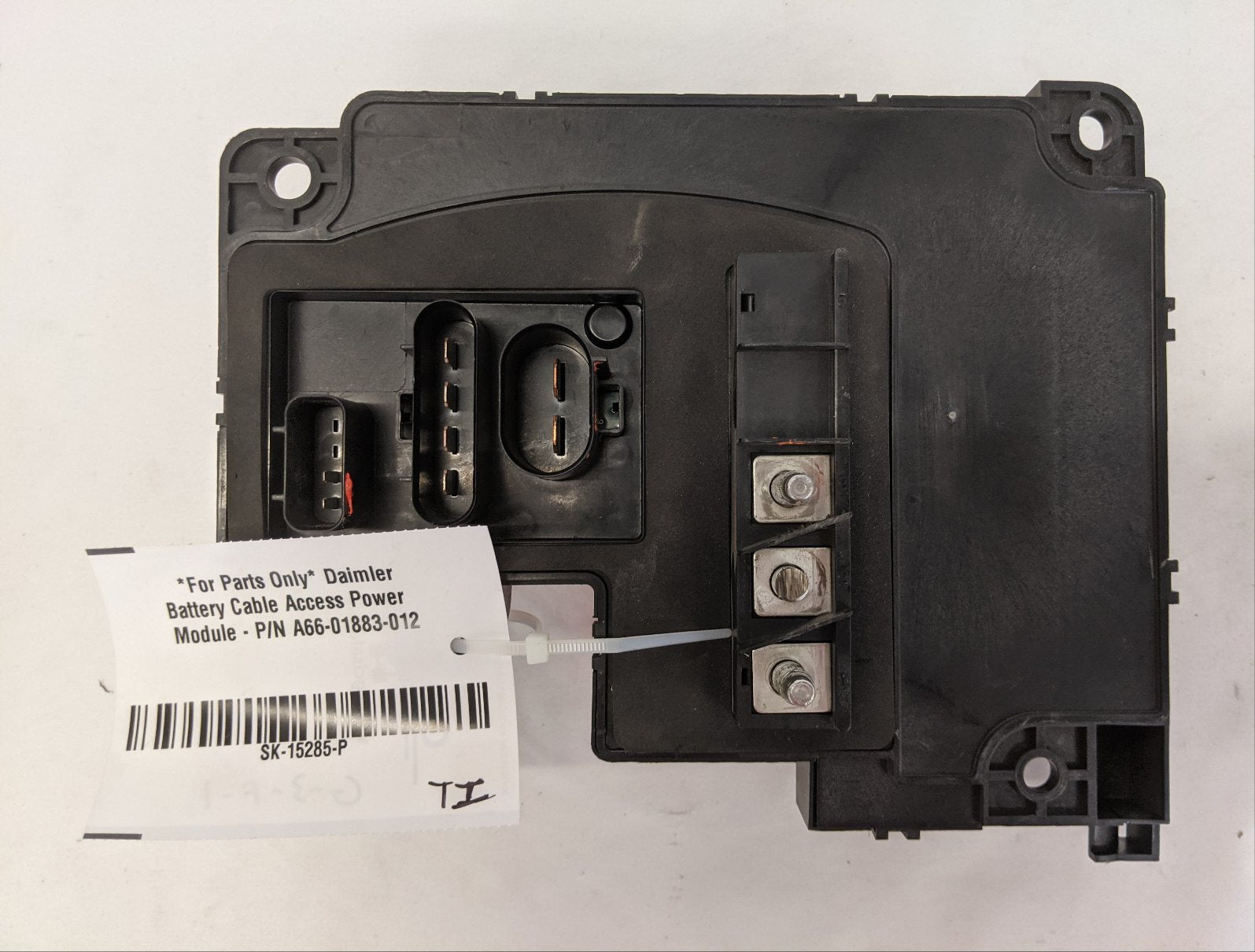 *For Parts Only* Daimler Battery Cable Access Power Module - P/N A66-01883-012 (10173289595196)
