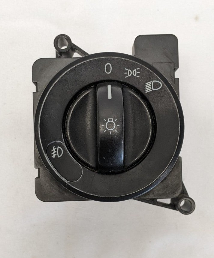 Freightliner Cascadia Headlight Headlamp Switch A06-58685-000 Used