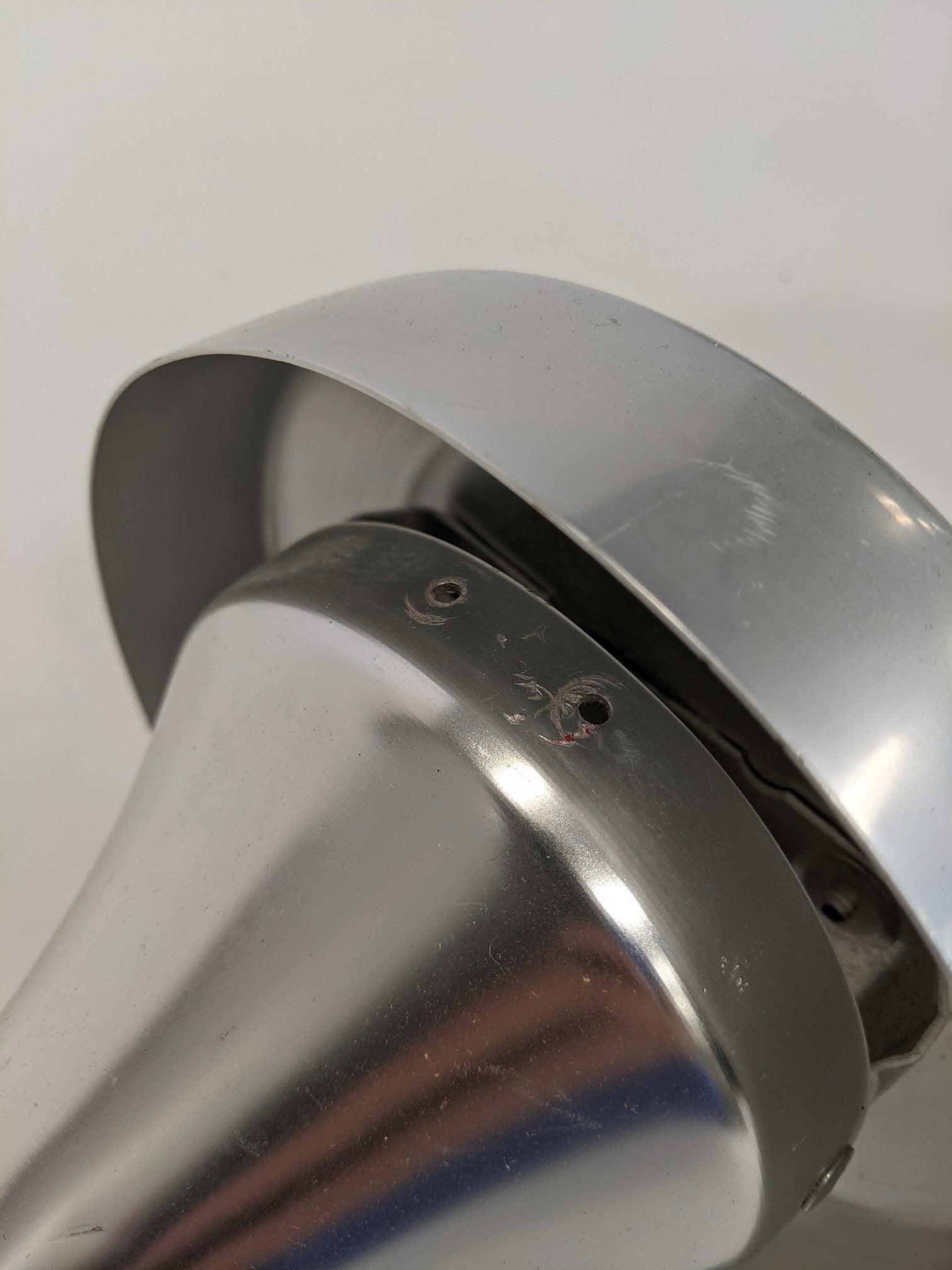 Used Freightliner 26 Inch Bright Round Air Horn w/ Logo - P/N 22-58123-000 (10097191584060)