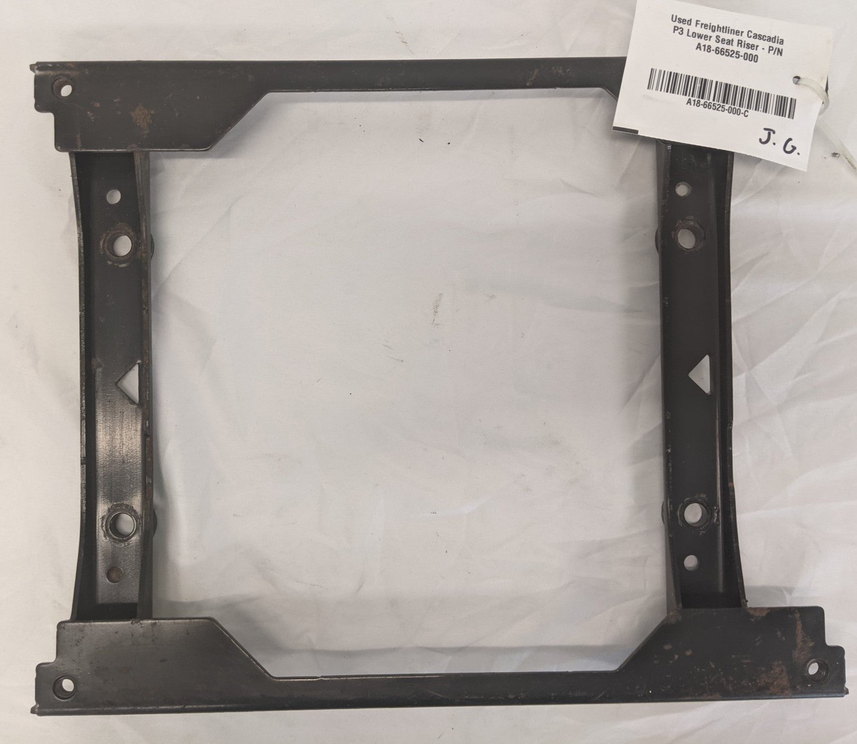 A18-66525-000 - Freightliner Cascadia P3 Lower Seat Riser (Used)