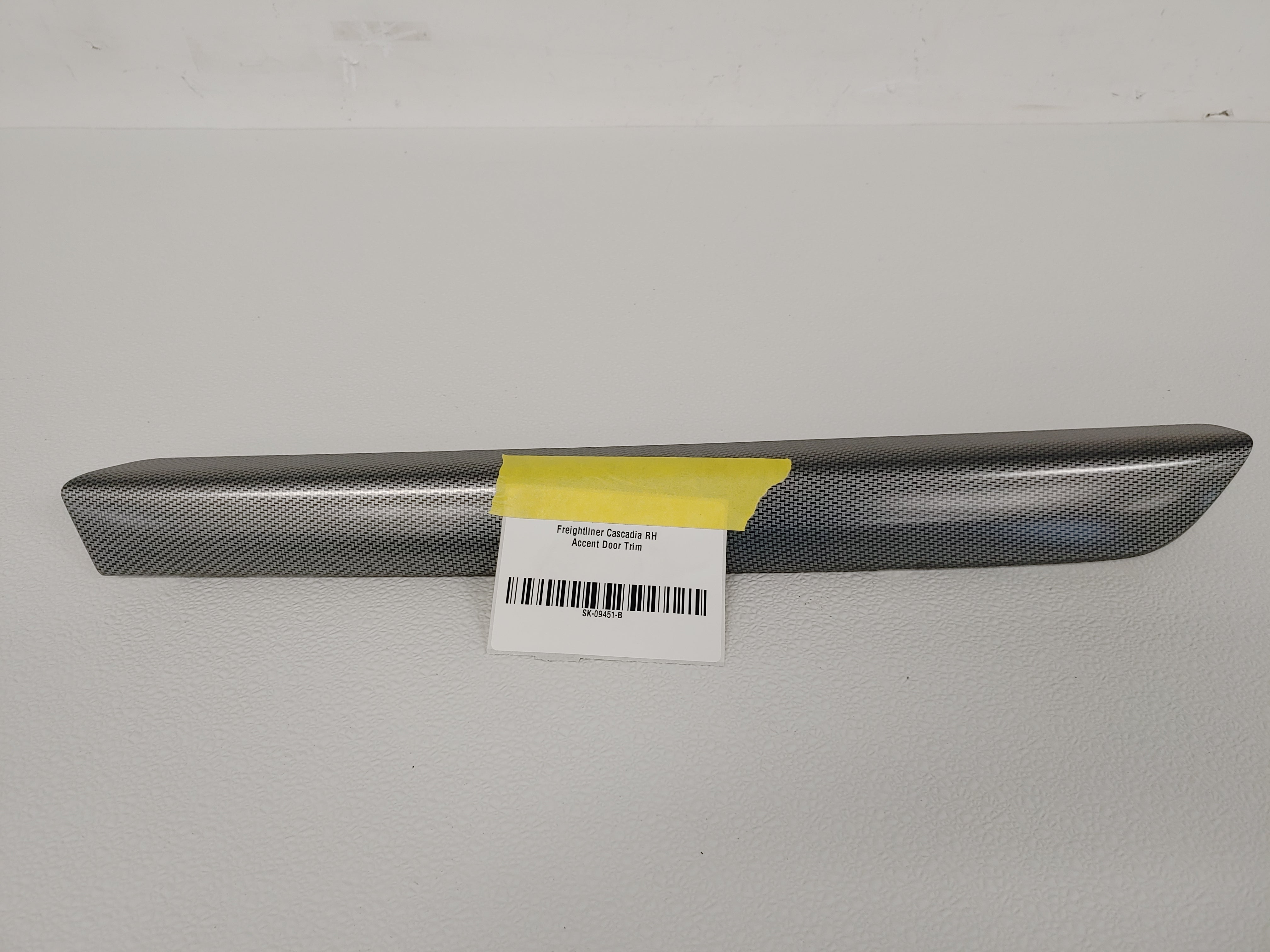 Freightliner Cascadia RH Accent Door Trim - 18-68732-001 (9609874964796)