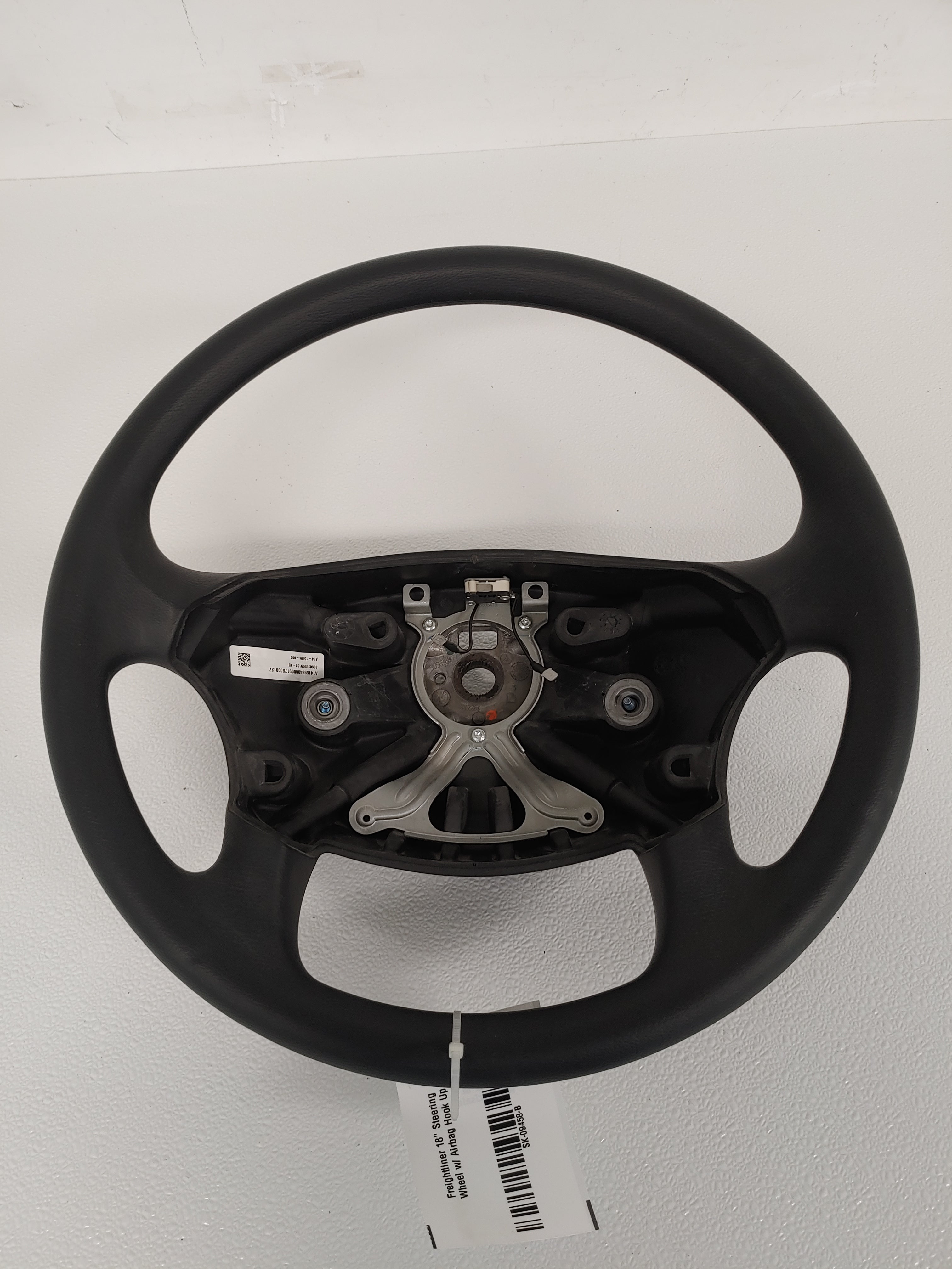 Freightliner 18" Steering Wheel w/ Airbag Hook Up - A14-15884-000 (9609875259708)