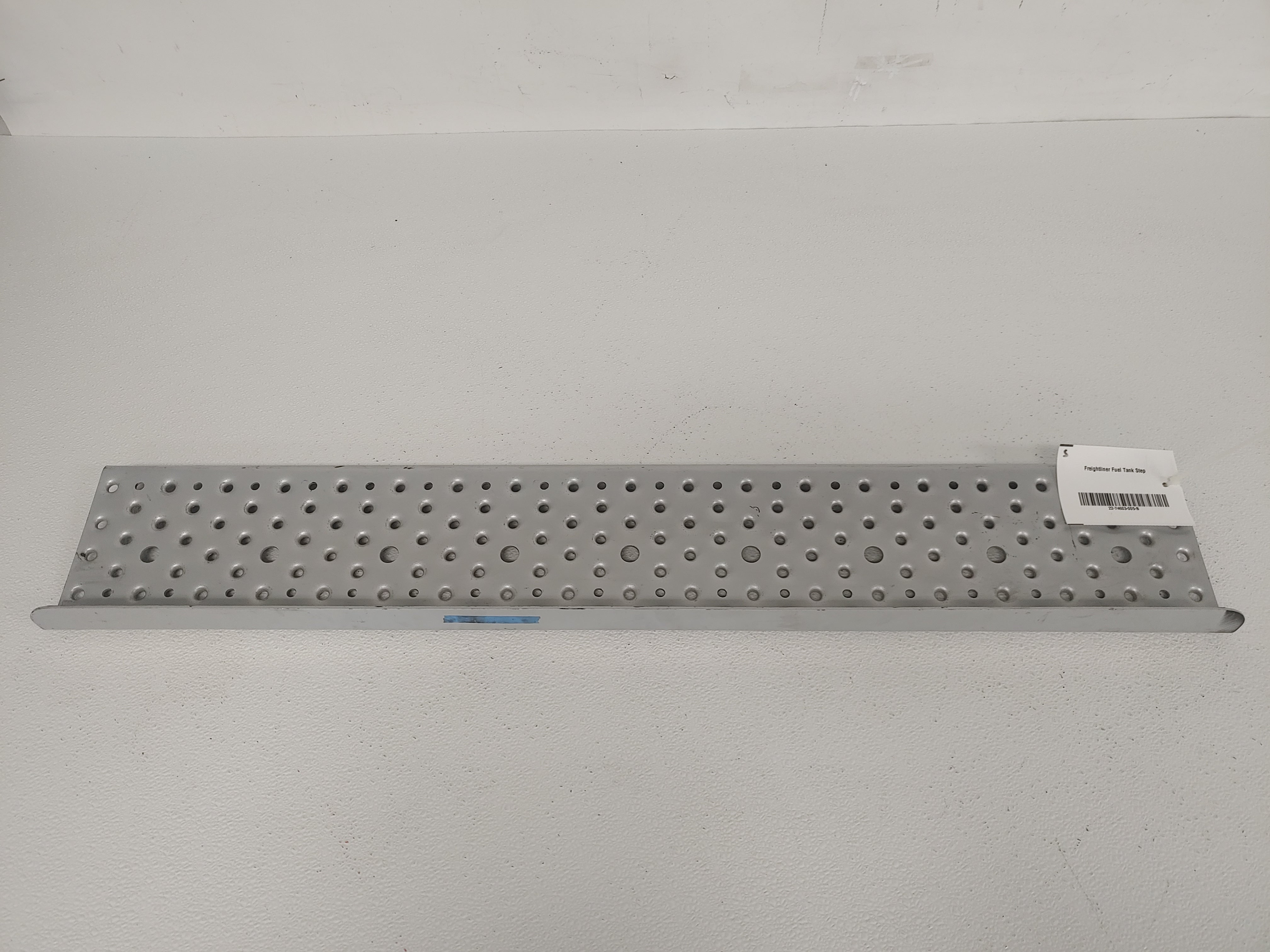 Freightliner Fuel Tank Step - P/N  22-74603-005 (4988908798038)