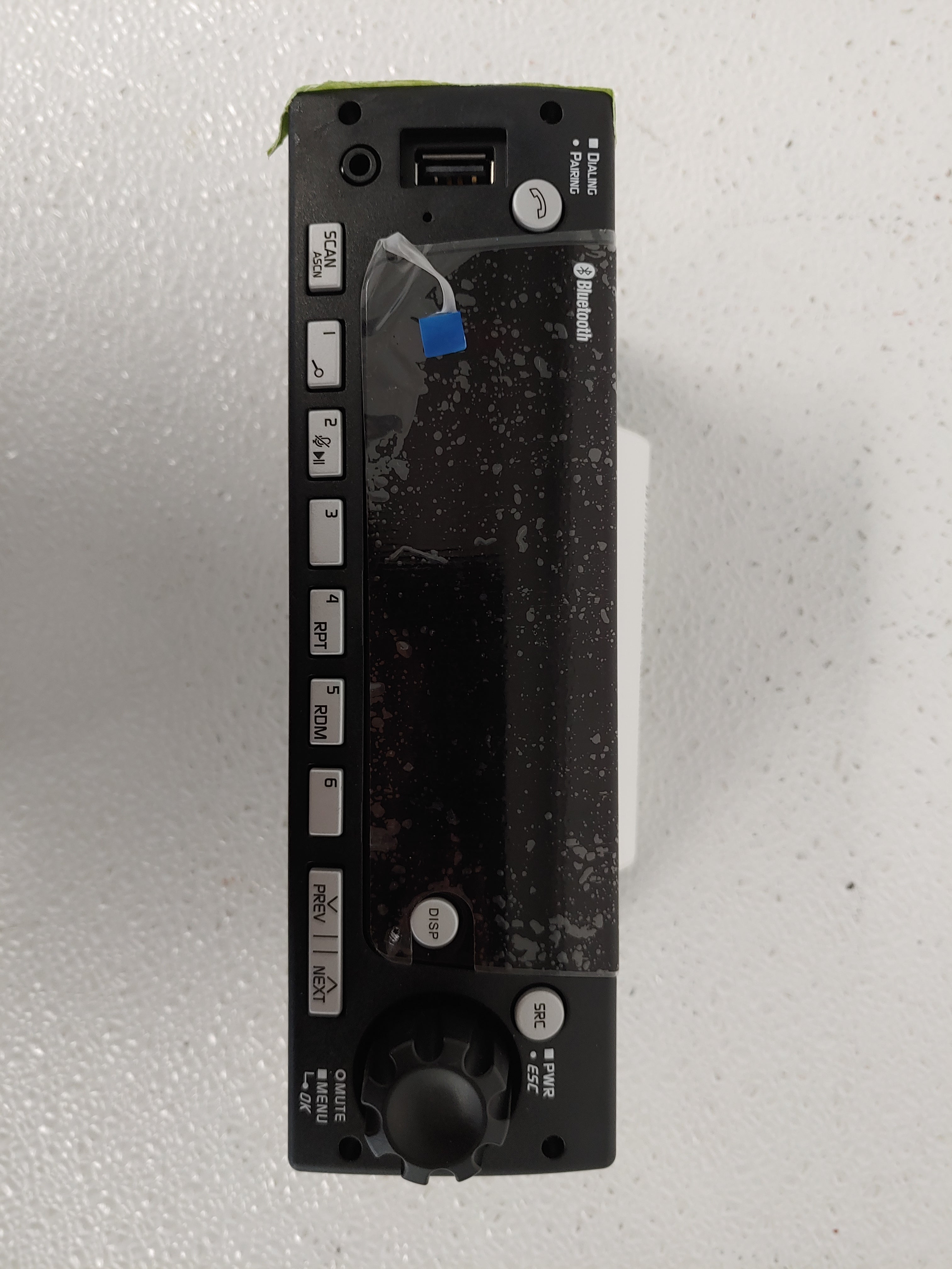 Damaged Freightliner DEA710 Radio - P/N  A22-78678-000 (8755980009788)