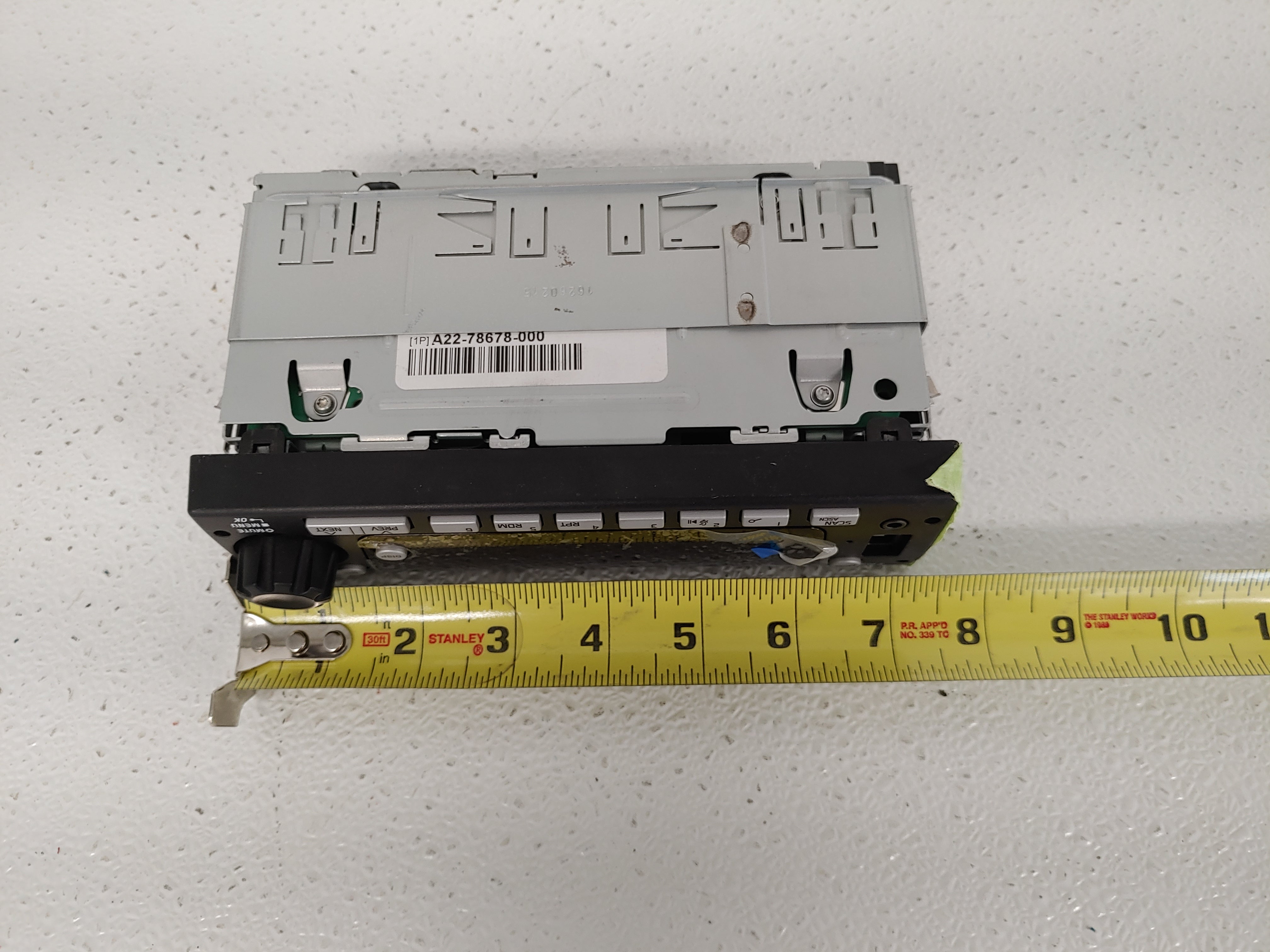 Damaged Freightliner DEA710 Radio - P/N  A22-78678-000 (8755980009788)