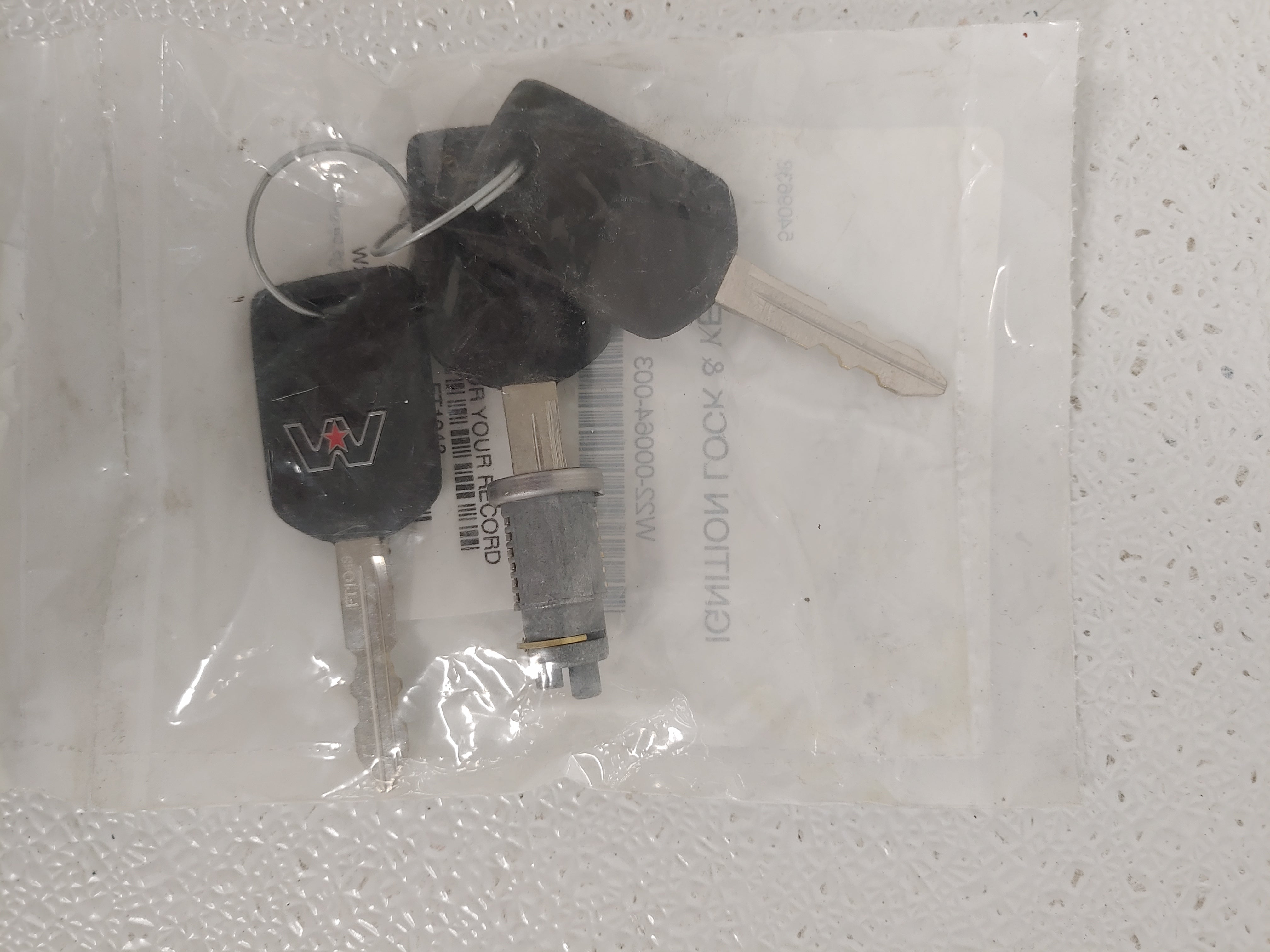 Freightliner 1001-1500 W4 Lockset w/ 3 Keys - P/N  W22-00064-003 (8758728458556)