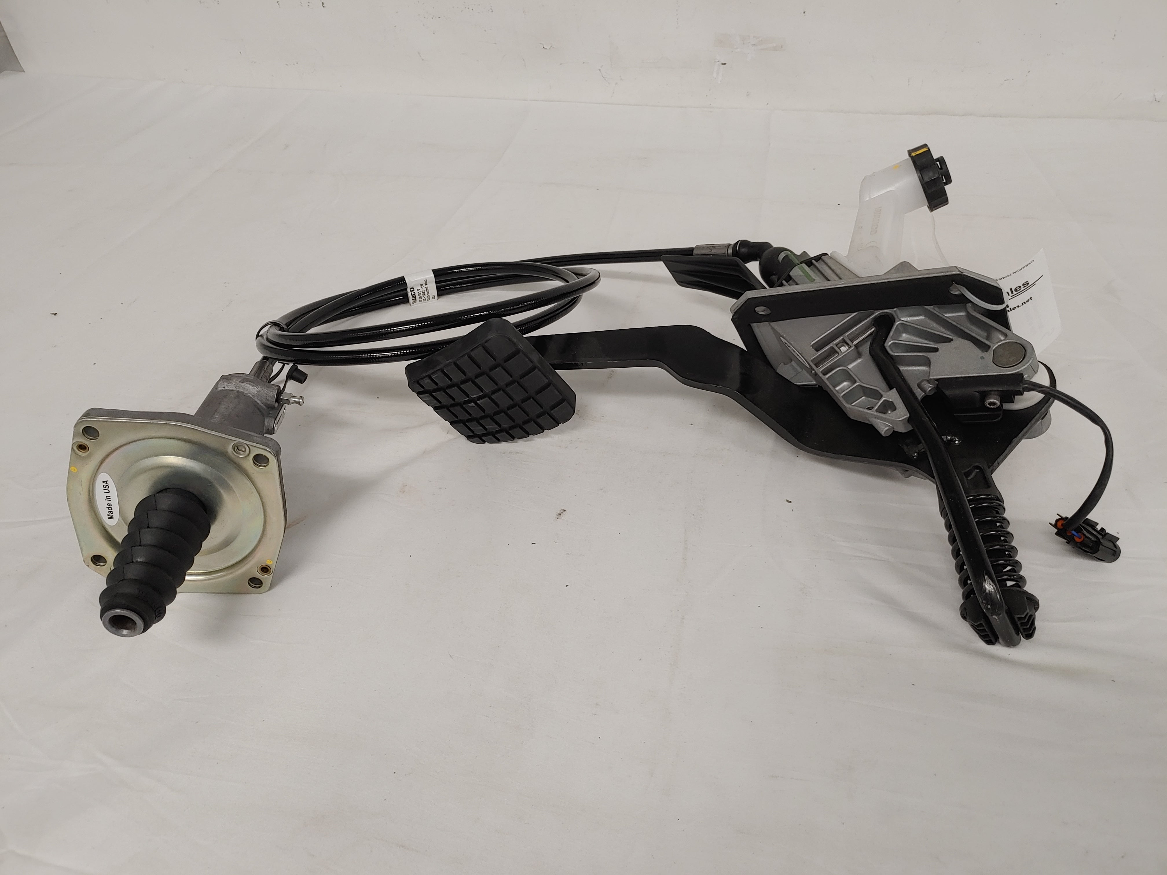 Wabco Hydraulic Clutch Pedal & Slave Cylinder Assembly - P/N  A02-14022-000 (8938289987900)