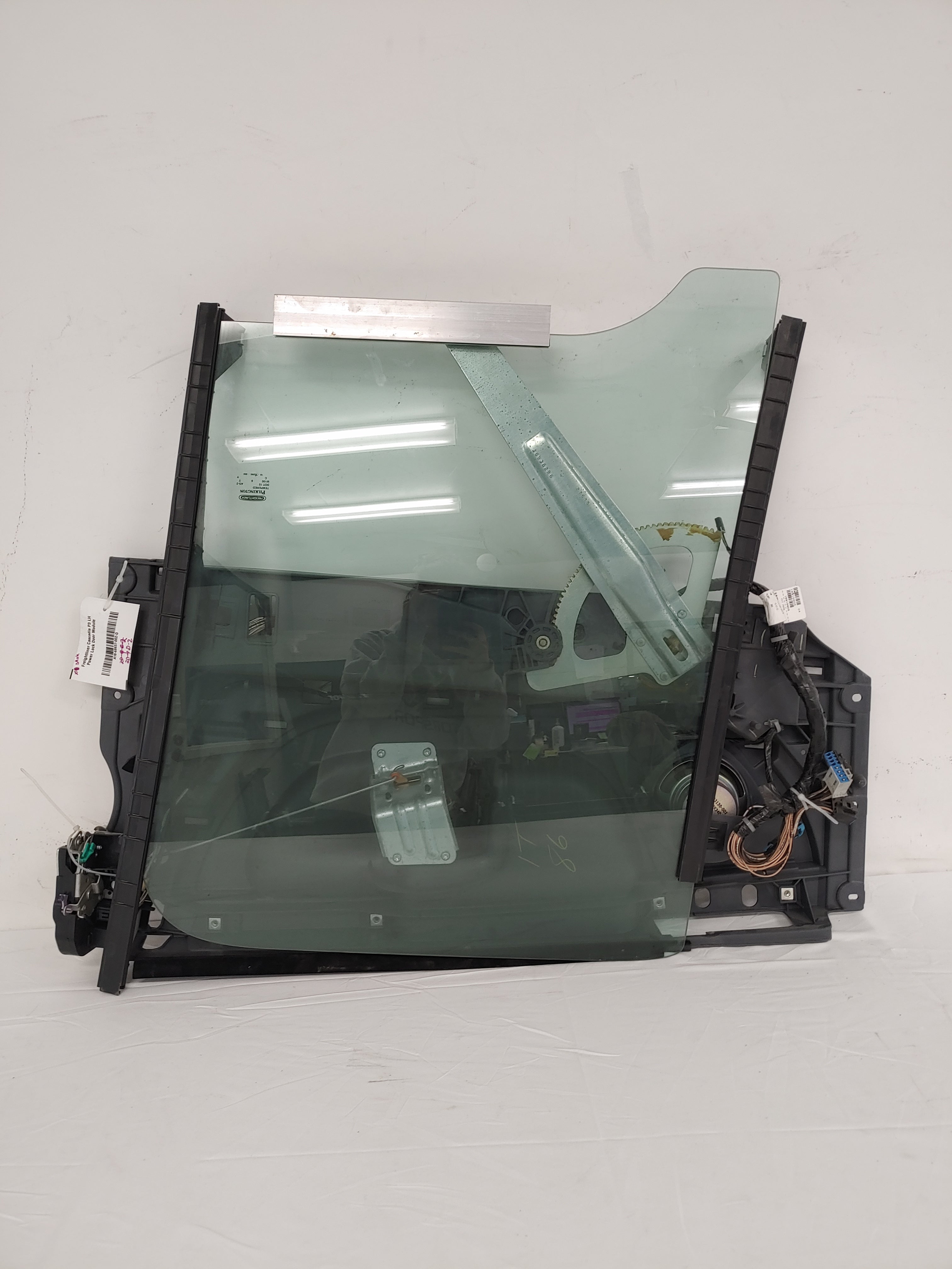 Damaged Freightliner P3 LH Power Lock Door Module - P/N: A18-68937-002 (9580259508540)