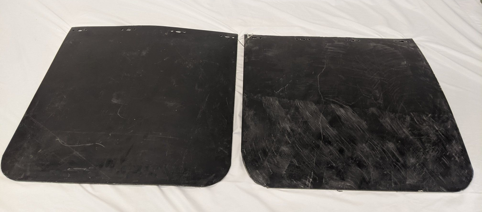 *Lot of 2* Used Freightliner LH/RH 24" Mud Flap No Logo - P/N  22-69608-001