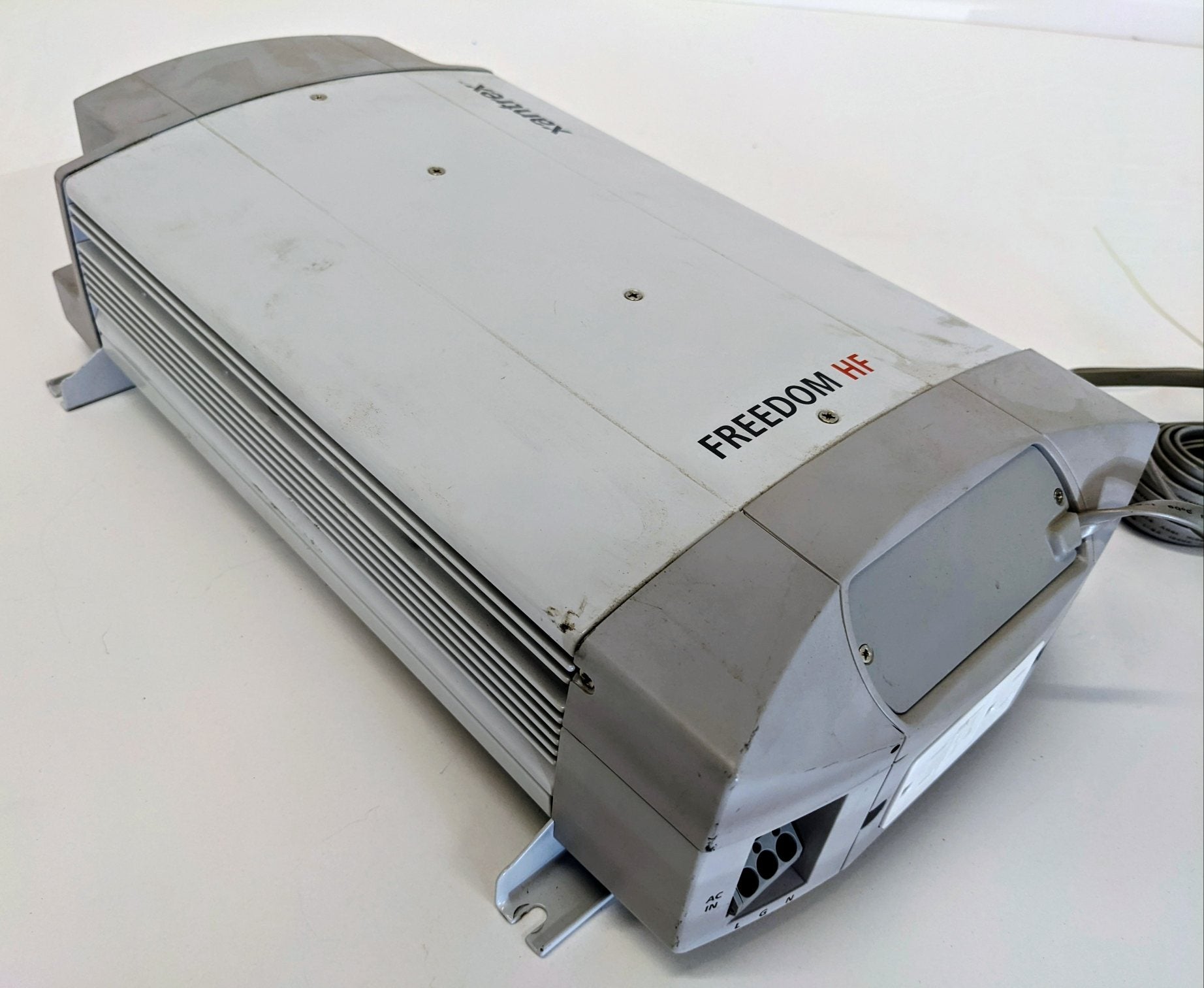 Used Xantrex Freedom HF 1055 1000 W 55A Inverter - P/N 806-1055 (10163705971004)