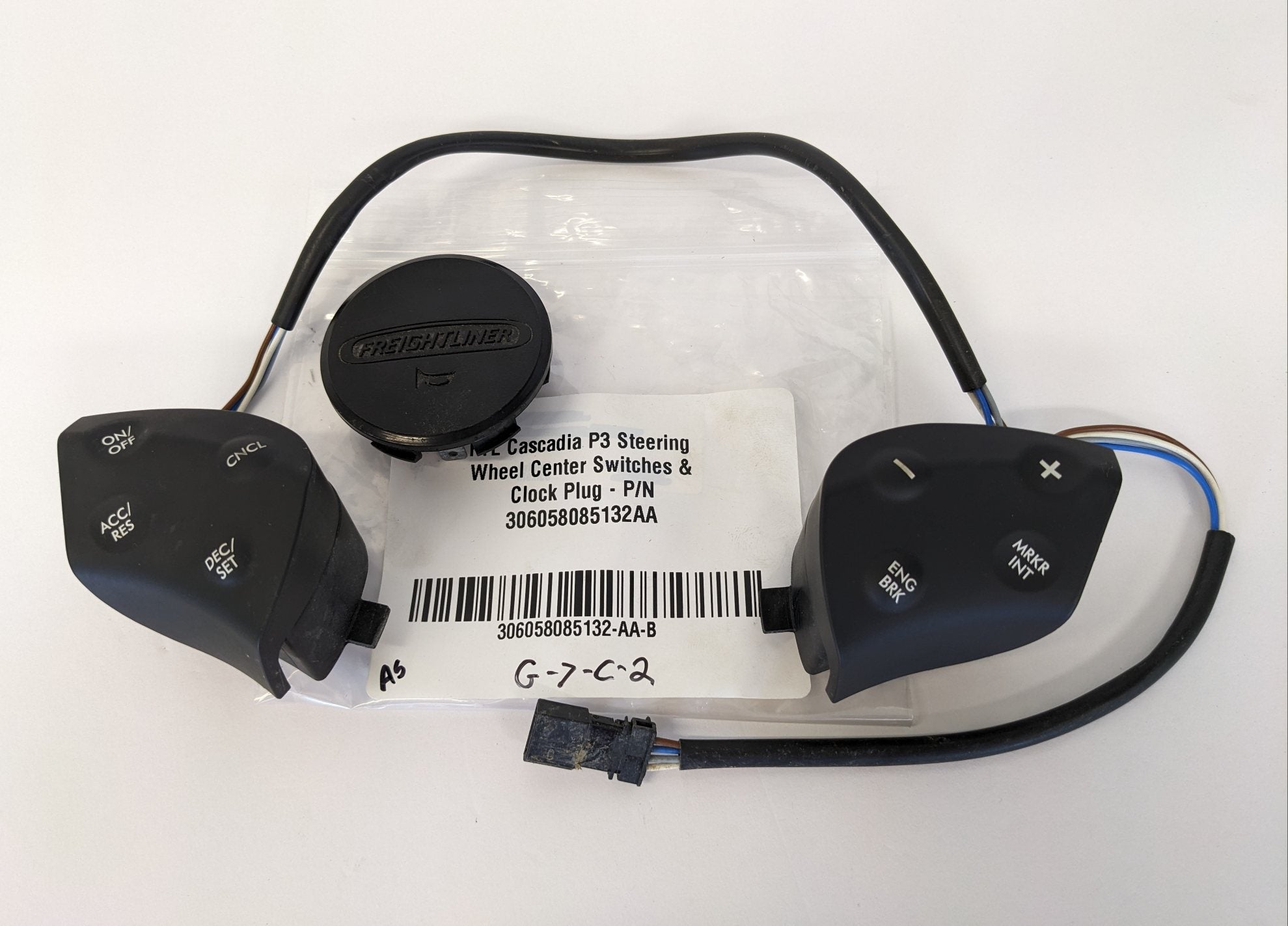 FTL Cascadia P3 Steering Wheel Center Switches & Clock Plug - P/N 306058085132AA (10114338455868)