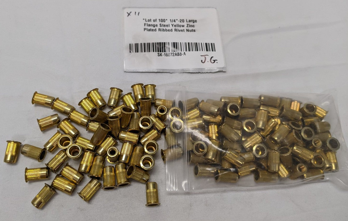 *Lot of 100* 1/4"-20 Large Flange Steel Yellow Zinc Plated Ribbed Rivet Nuts