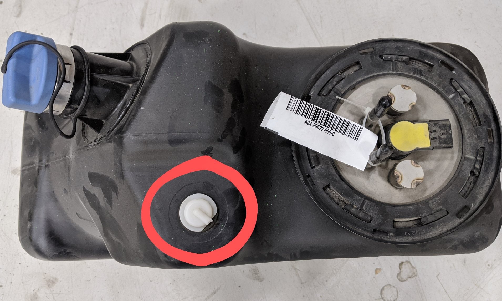 Damaged Freightliner 13 Gal. DEF Tank & Header - P/N  A04-29622-000 (6810580451414)
