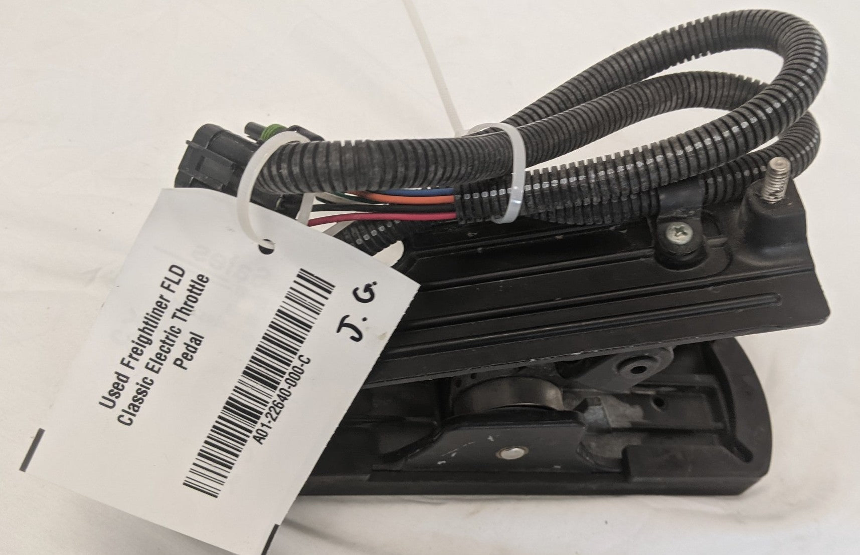 Used Freightliner FLD Classic Electric Throttle Pedal - P/N A01-22640-000