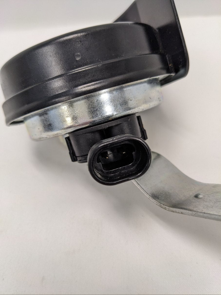 New Freightliner Electric Horn and bracket - P/N 06-52125-021 (10134534160700)