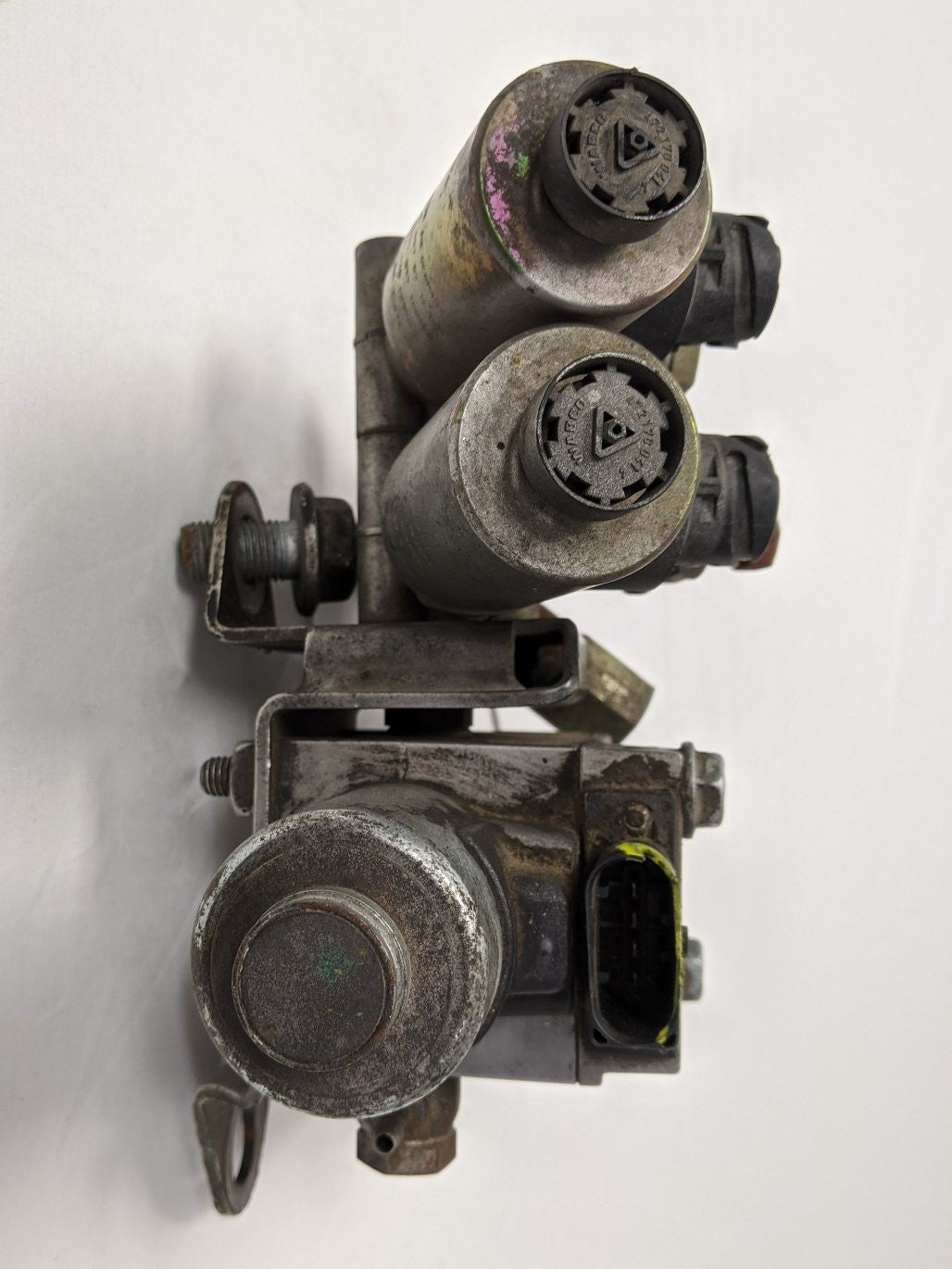 Mercedes-Benz DD13 Turbo VPOD & Solenoid Valve (A 000 997 03 12) - Damaged