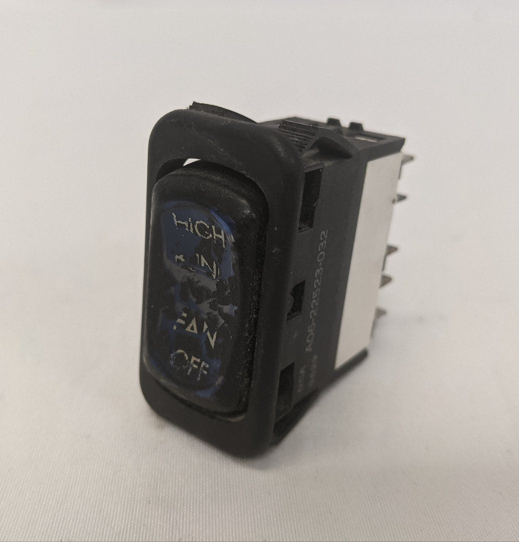 Used Freightliner Dash Bunk Heater Rocker Switch - P/N A06-22523-032