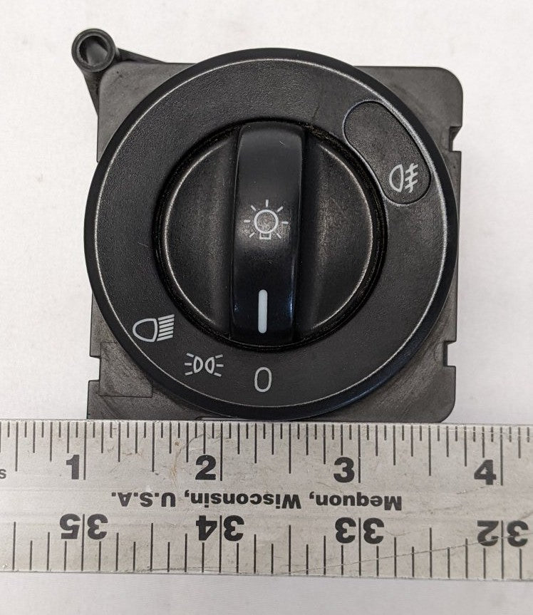 Freightliner Cascadia Headlight Headlamp Switch A06-58685-000 Used