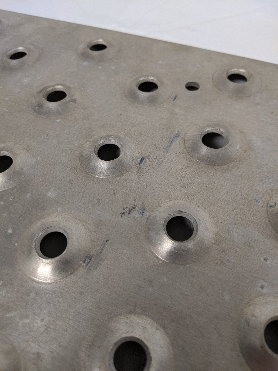 Used Freightliner 19 ¾" x 13 ¾" Outboard Deck Plate - P/N  22-69180-001 (6749022158934)
