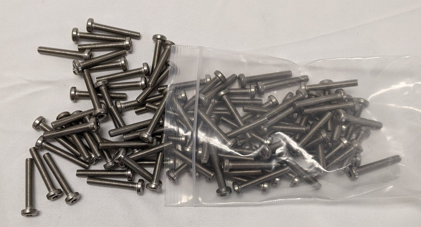 *Lot of 100* New #10-32 X 1 3/16" Stainless Steel Pan Head (Torx) Rolling Screw