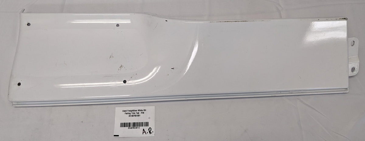 Freightliner RH Fairing Trim Tab White 22-60793-001 (Used)