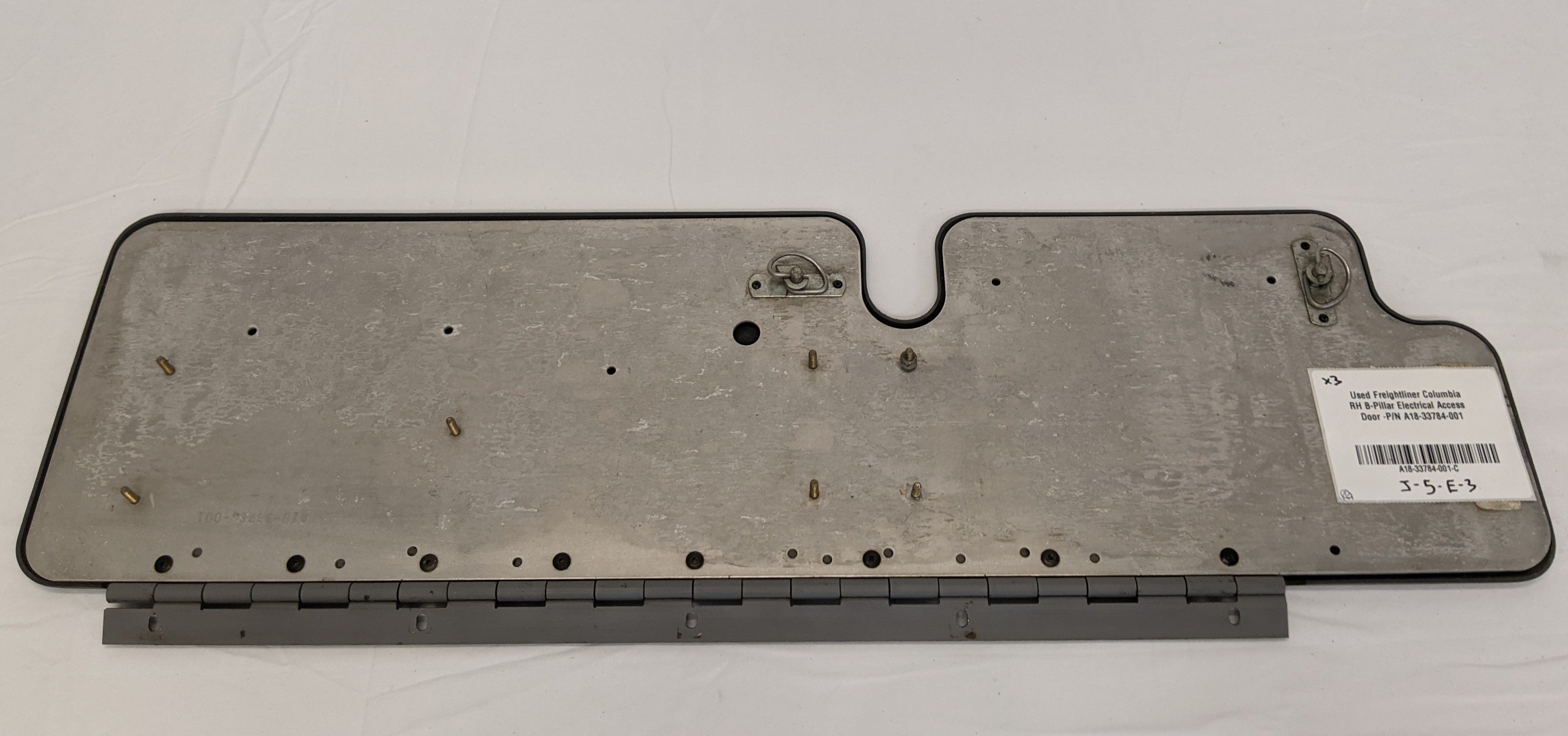 Used Freightliner Columbia RH B-Pillar Electrical Access Door -P/N A18-33784-001 (10090916675900)