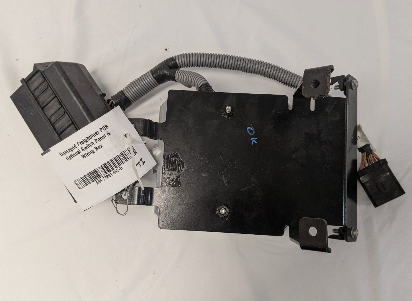 Damaged Freightliner PDB Optional Switch Panel & Wiring Box - P/N A06-77281-002