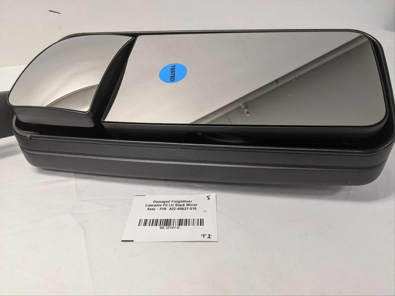 Freightliner Cascadia P3 LH Mirror (A22-69637-016) - Damaged