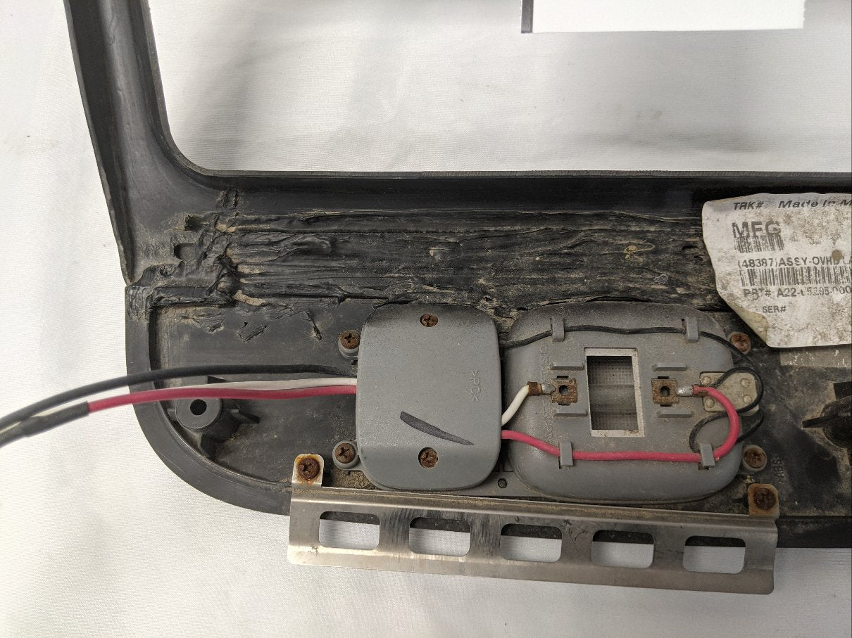 Used Freightliner M2 Overhead Interior Light Assembly - P/N A22-65295-000