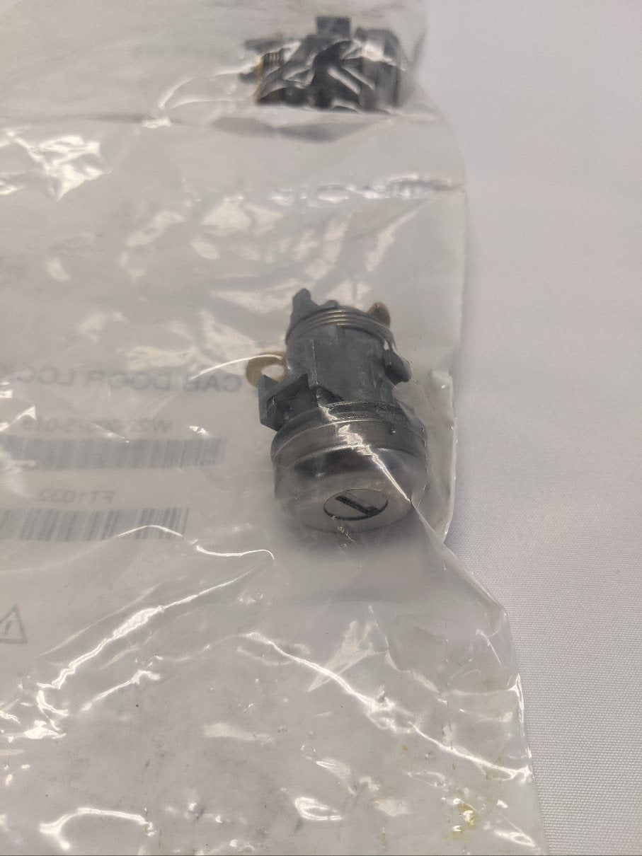 Freightliner M2 P3 3-Key Door & Ignition Lock Set | W22-00075-019