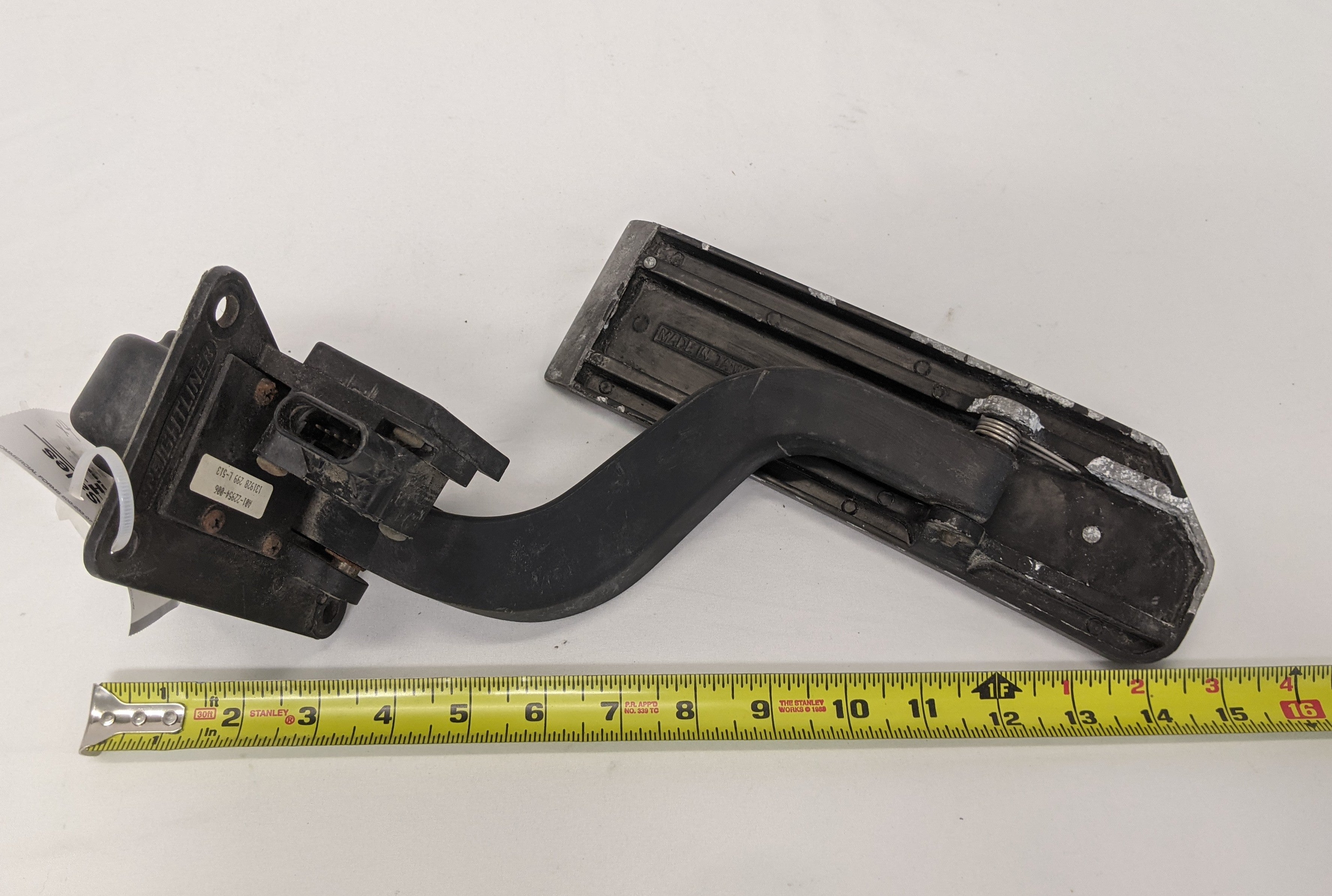 Freightliner Century Electric Accelerator Pedal - A01-22954-006