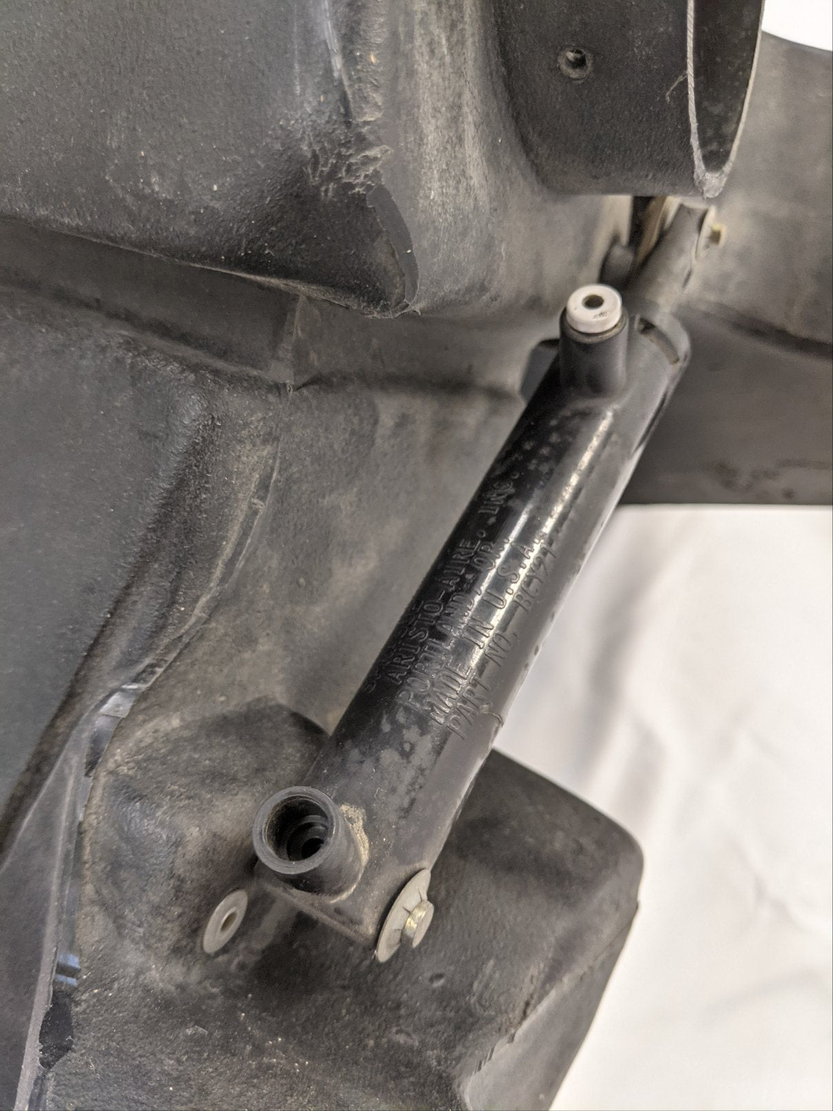 Used Freightliner FLD Behr Dash HVAC Duct Assy. w/ Cylinder - P/N A22-30599-001