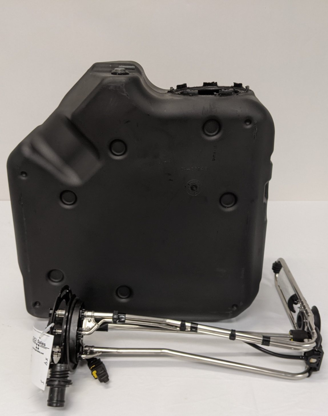 New Freightliner 13 Gal. DEF Tank P/N: 04-33149-000 & Header P/N 04-35959-000 (10116920017212)