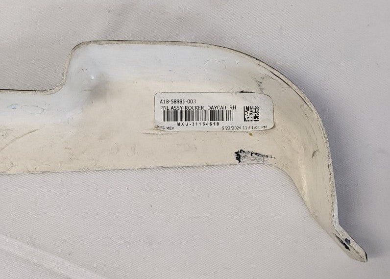 Freightliner Cascadia Day Cab RH Rocker Panel A18-58886-003 (Used)